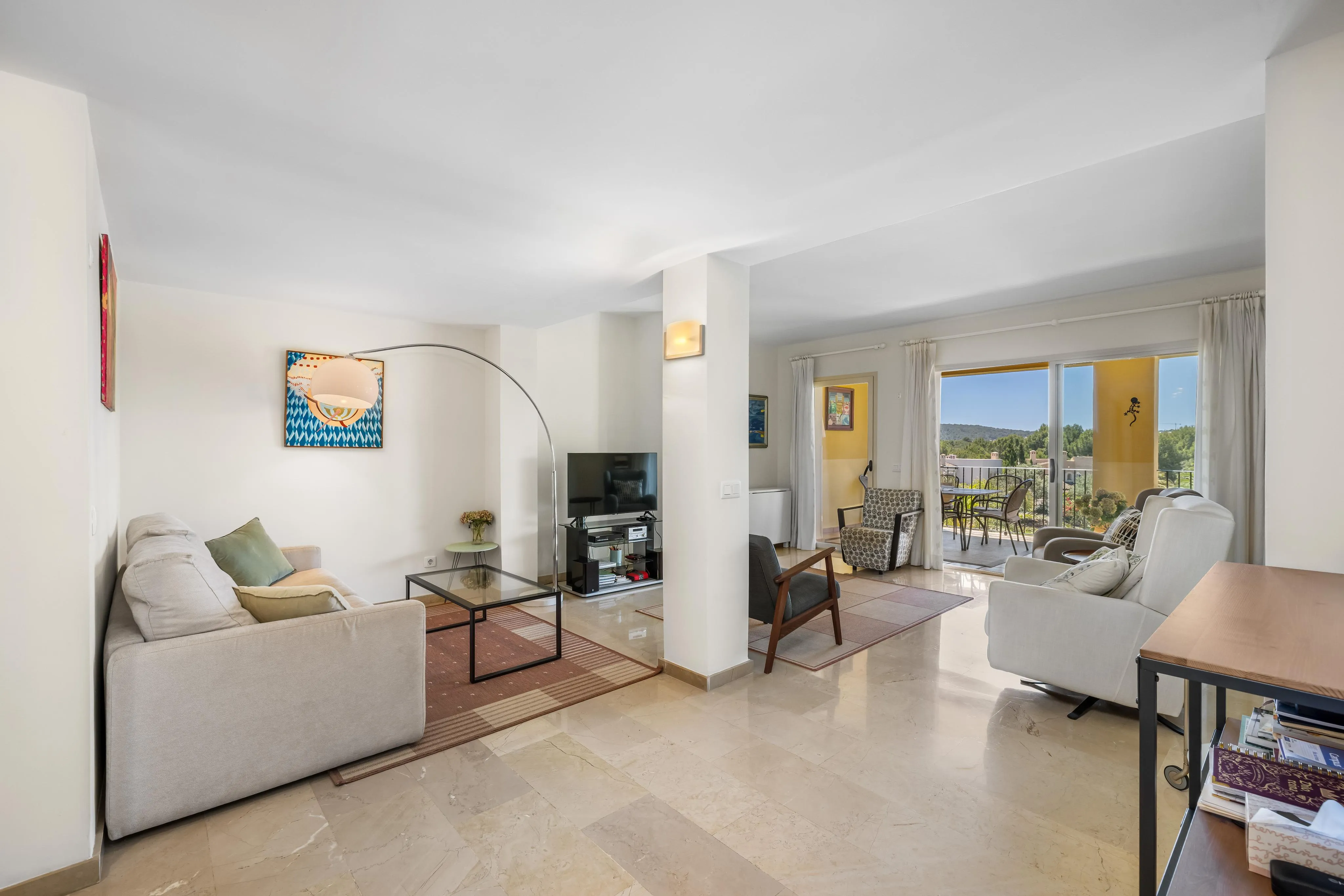 Sydvendt lejlighed i populært boligkompleks i Santa Ponsa-2