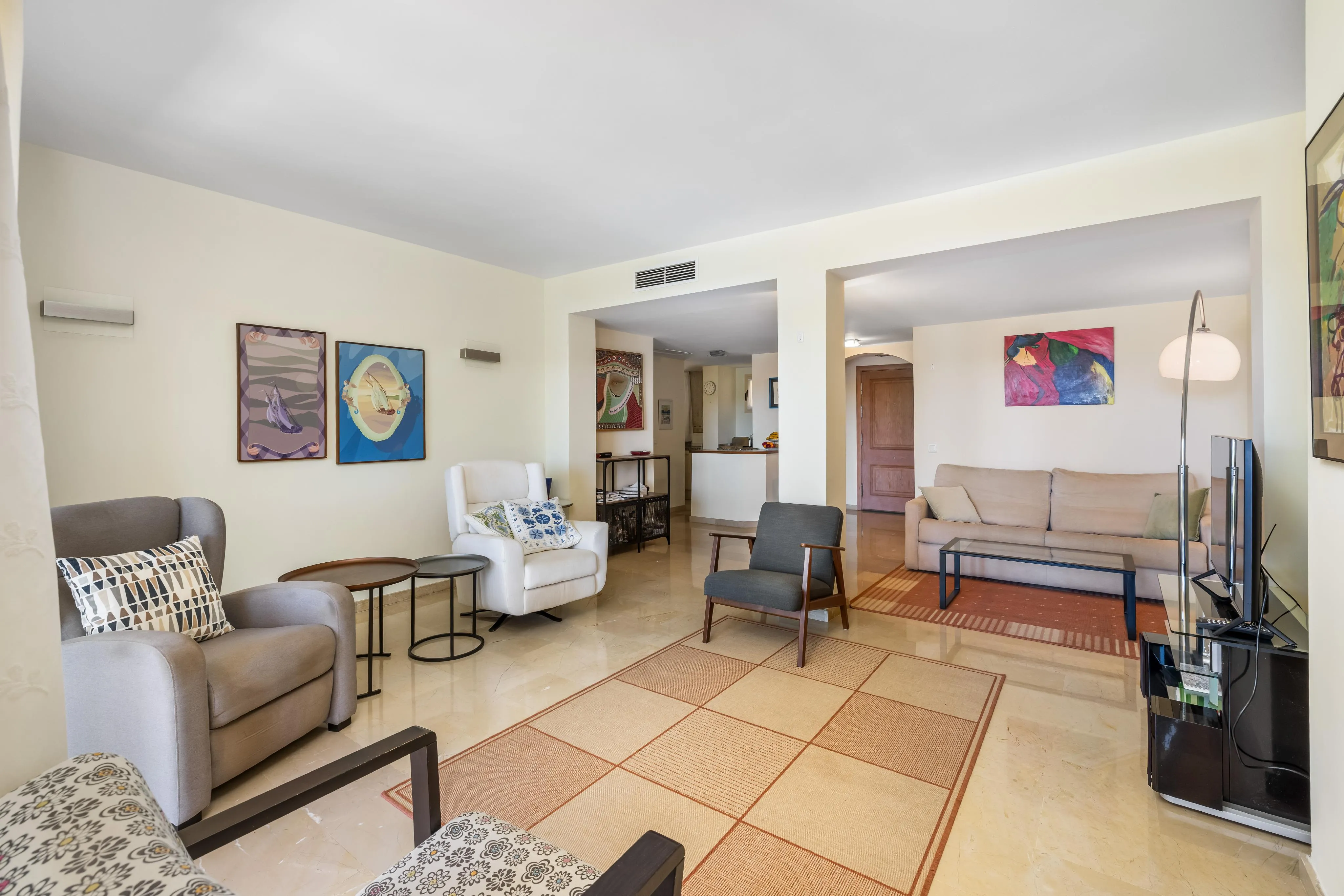 Sydvendt lejlighed i populært boligkompleks i Santa Ponsa-6