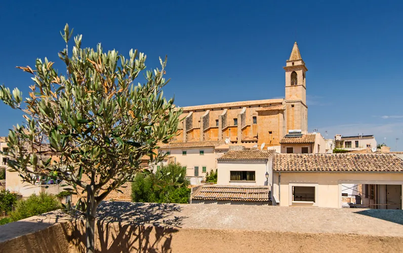 Современный таунхаус в самом центре Сантаньи