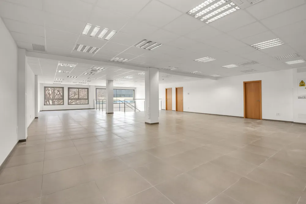 Ruim pand in de eerste lijn van het industriepark van Son Castelló-13