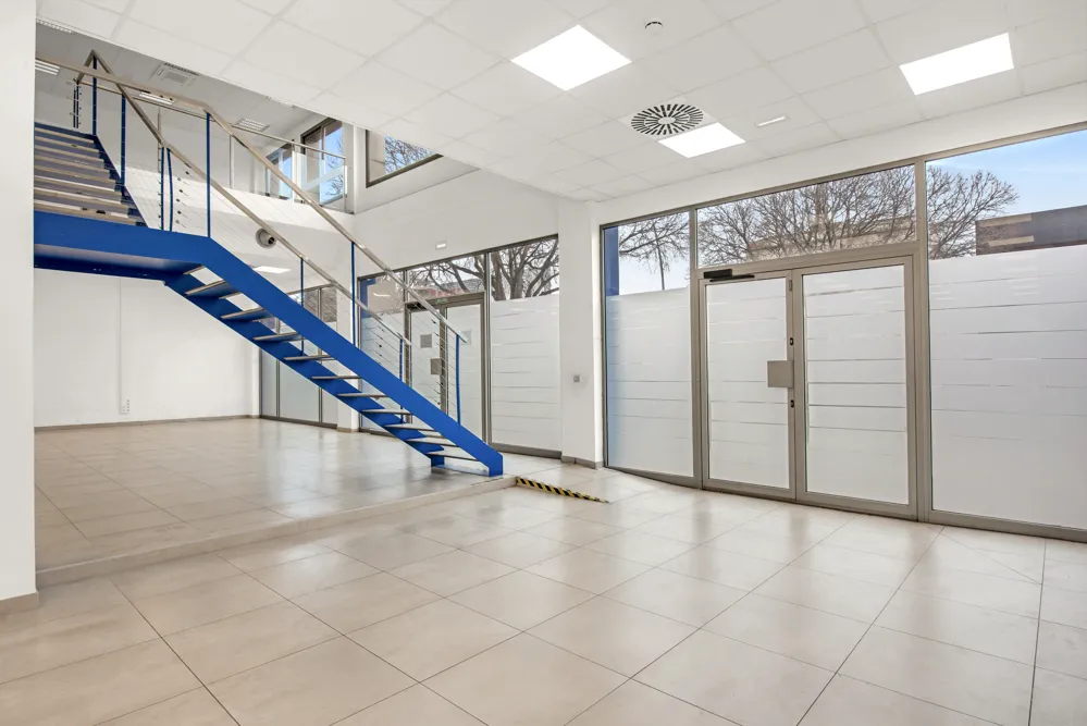 Ruim pand in de eerste lijn van het industriepark van Son Castelló-6