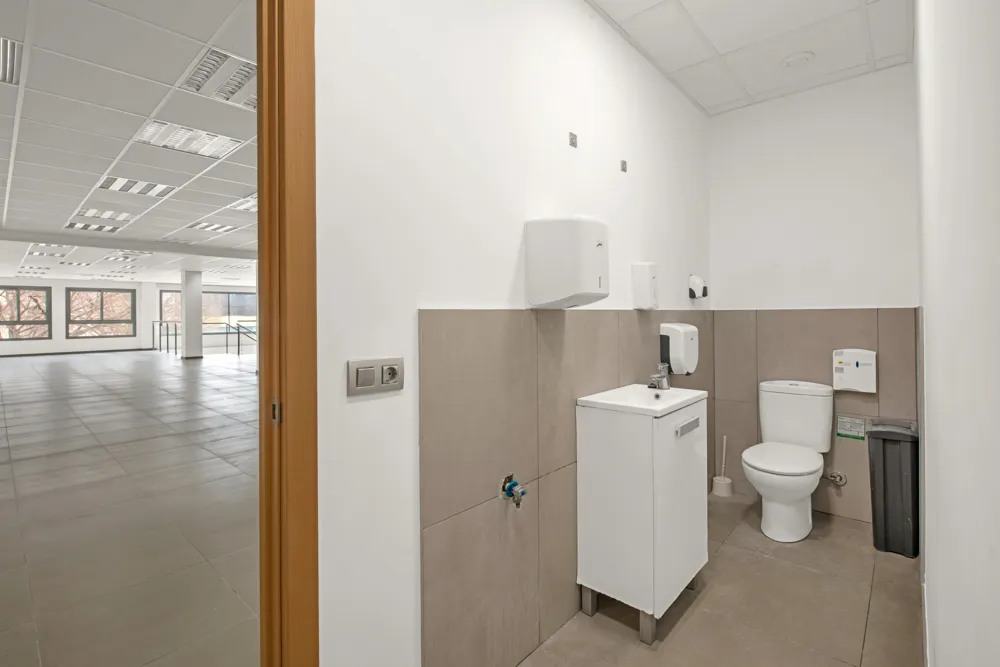 Ruim pand in de eerste lijn van het industriepark van Son Castelló-18