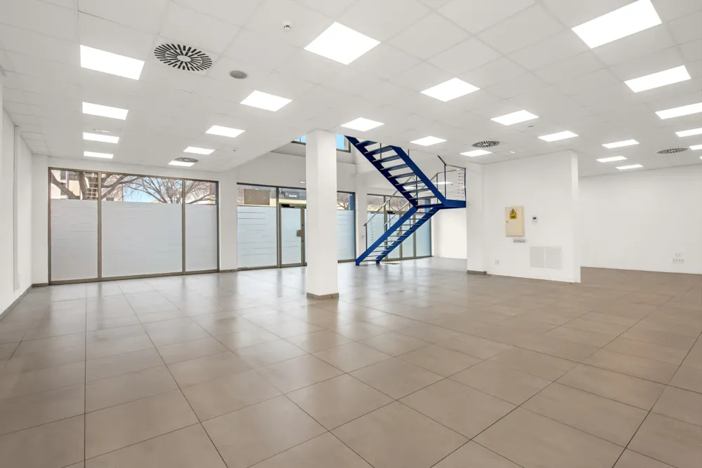 Ruim pand in de eerste lijn van het industriepark van Son Castelló-5