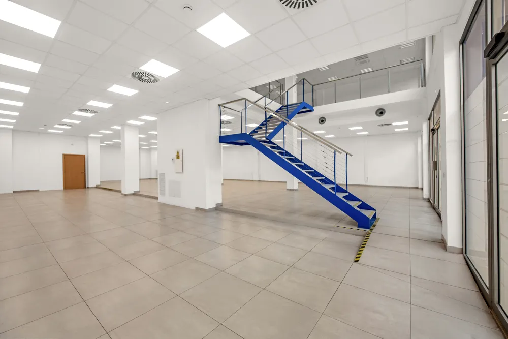 Ruim pand in de eerste lijn van het industriepark van Son Castelló-2