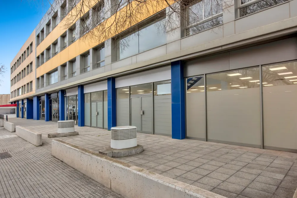 Ruim pand in de eerste lijn van het industriepark van Son Castelló-1