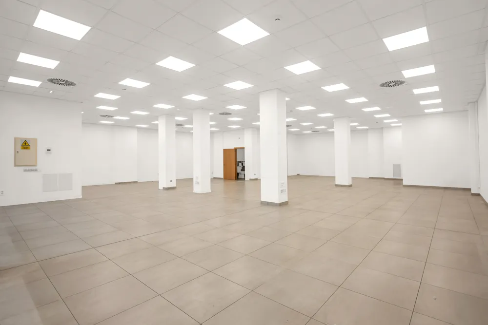 Ruim pand in de eerste lijn van het industriepark van Son Castelló-7