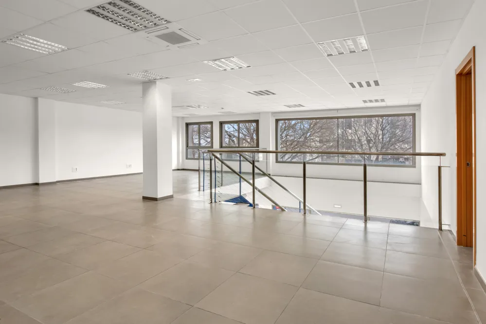 Ruim pand in de eerste lijn van het industriepark van Son Castelló-10