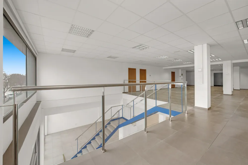 Ruim pand in de eerste lijn van het industriepark van Son Castelló-8
