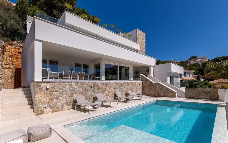 Moderne villa met uitzicht op zee in Port Andratx