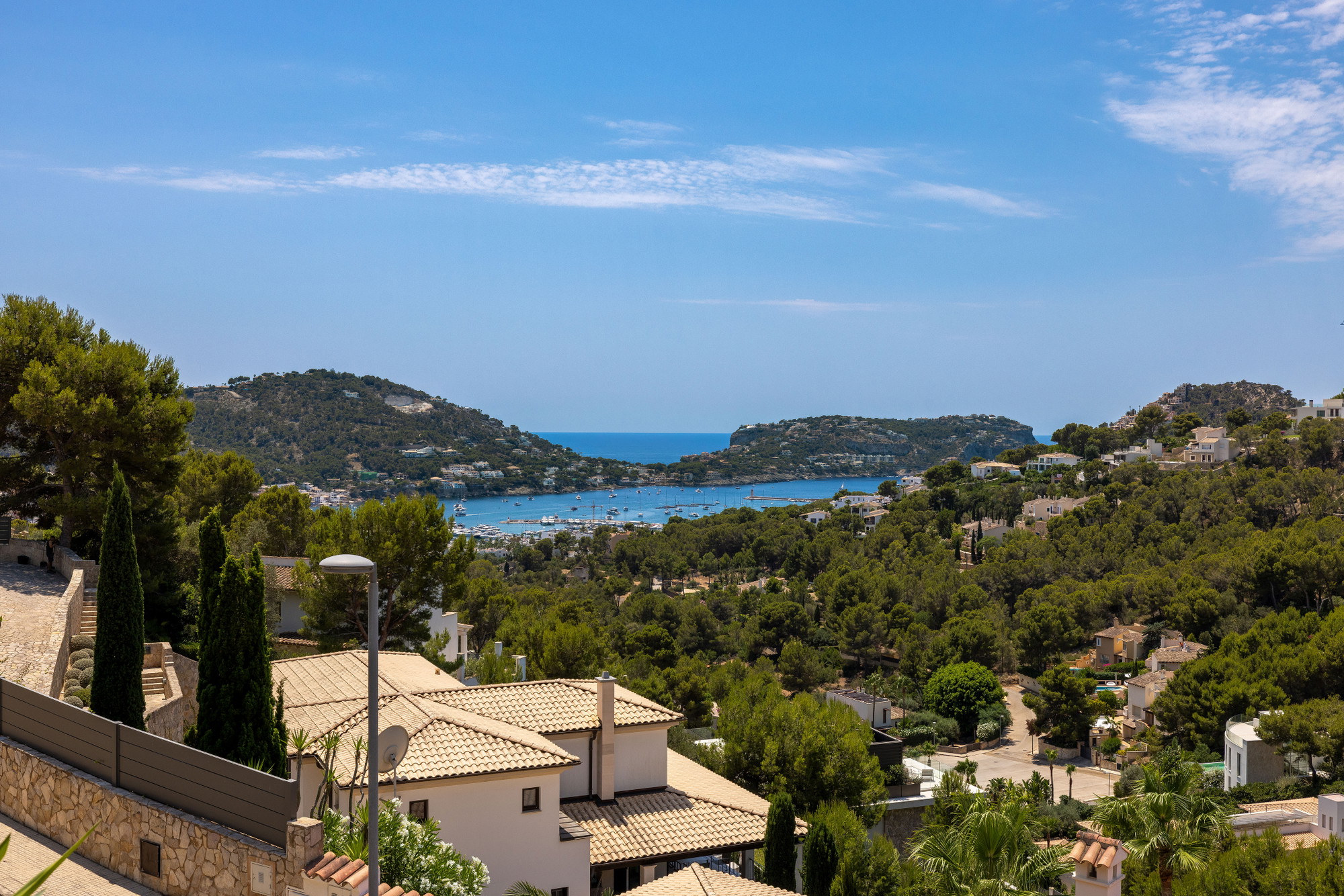 Casa de estilo mediterráneo con gran potencial, privacidad y unas vistas de ensueño a Port Andratx