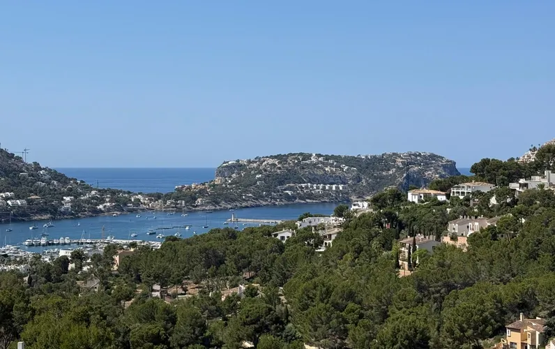 Mediterranean-style house with great potential, privacy and a stunning view of Port Andratx