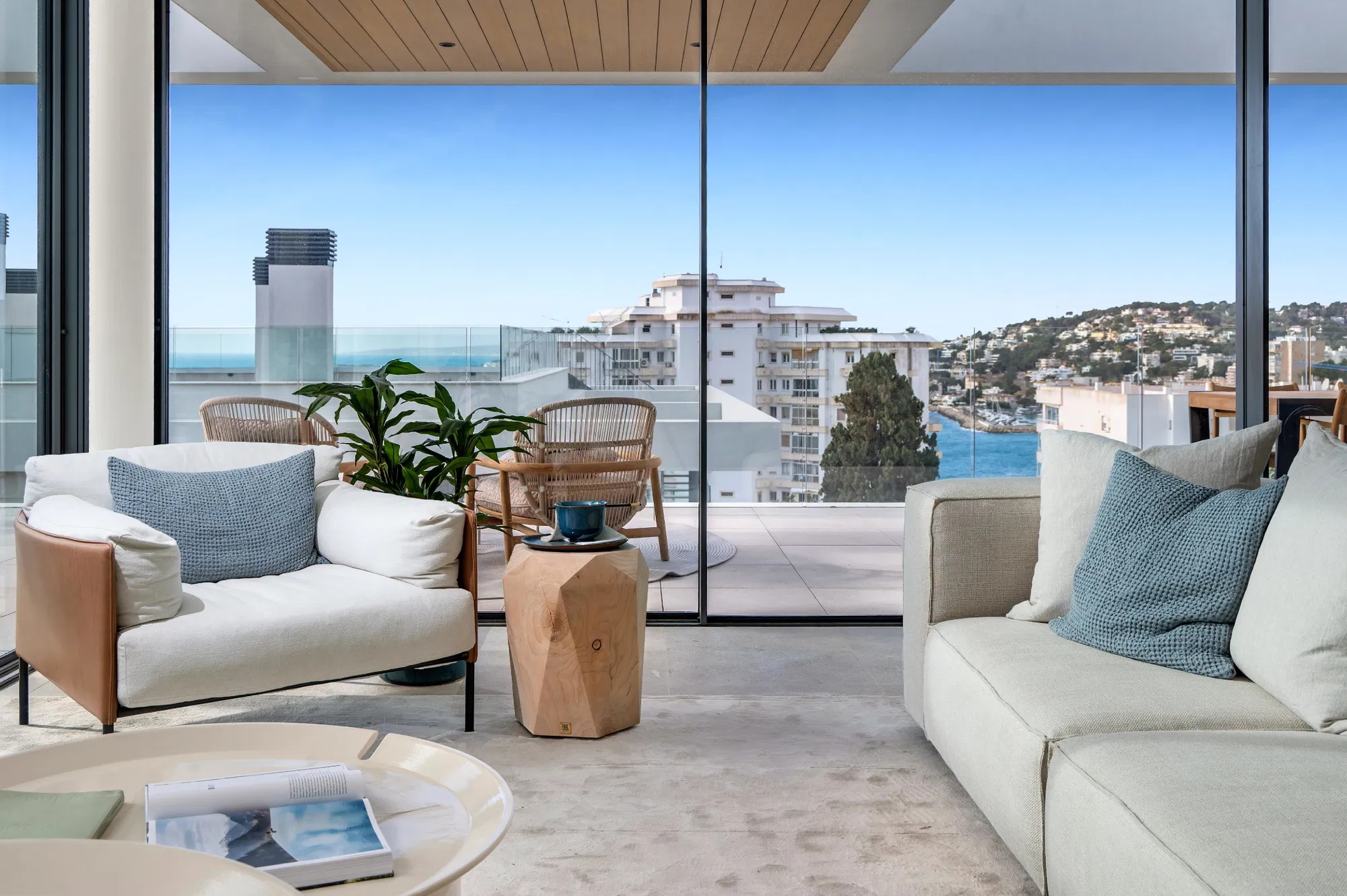 Ever Marivent: Breathtaking new build penthouse with stunning sea views-4