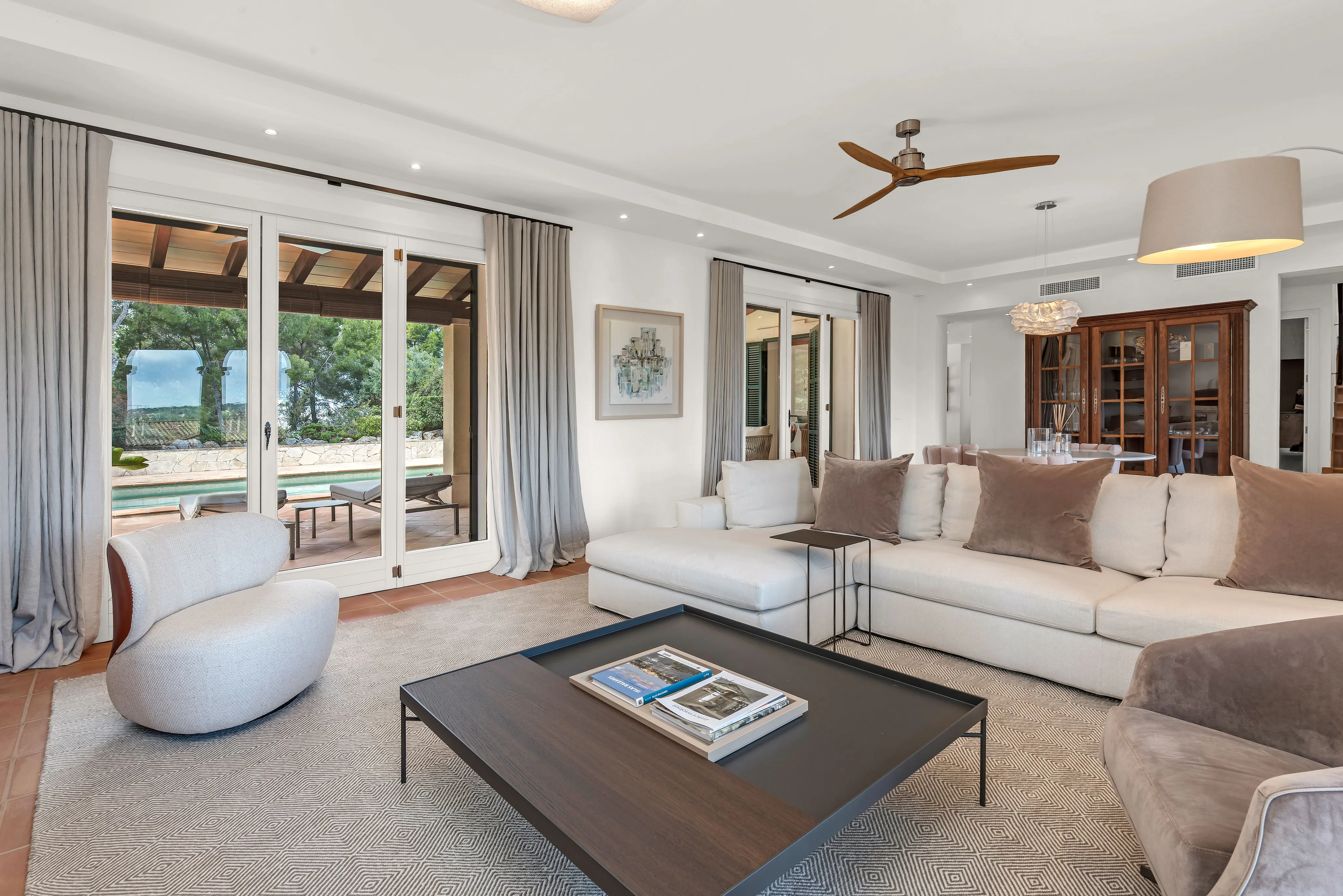 Elegancia mediterránea con piscina y vistas al mar en la exclusiva zona de Santa Ponsa-6