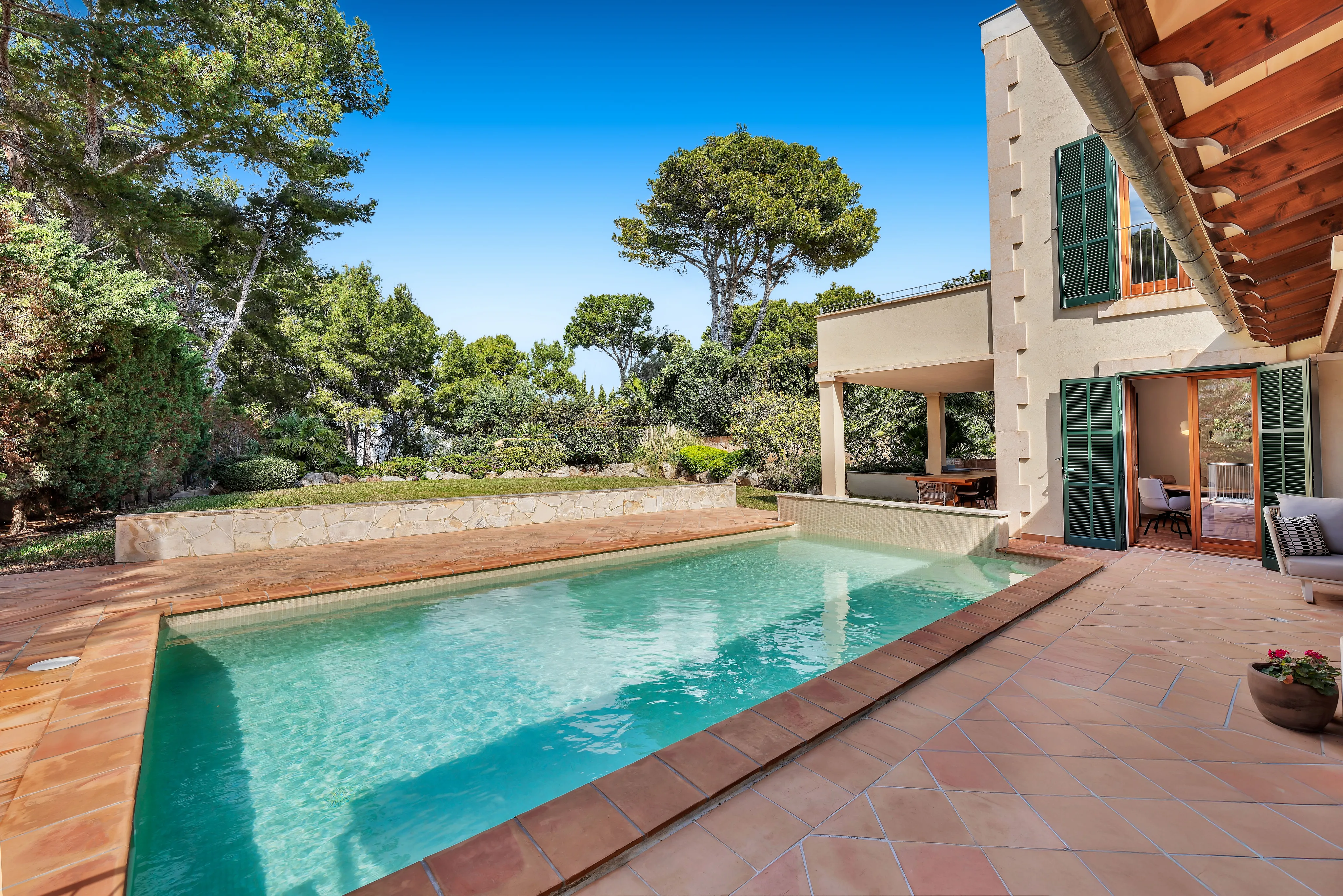 Mediterrane elegantie met zwembad en uitzicht op zee in exclusief Santa Ponsa-16