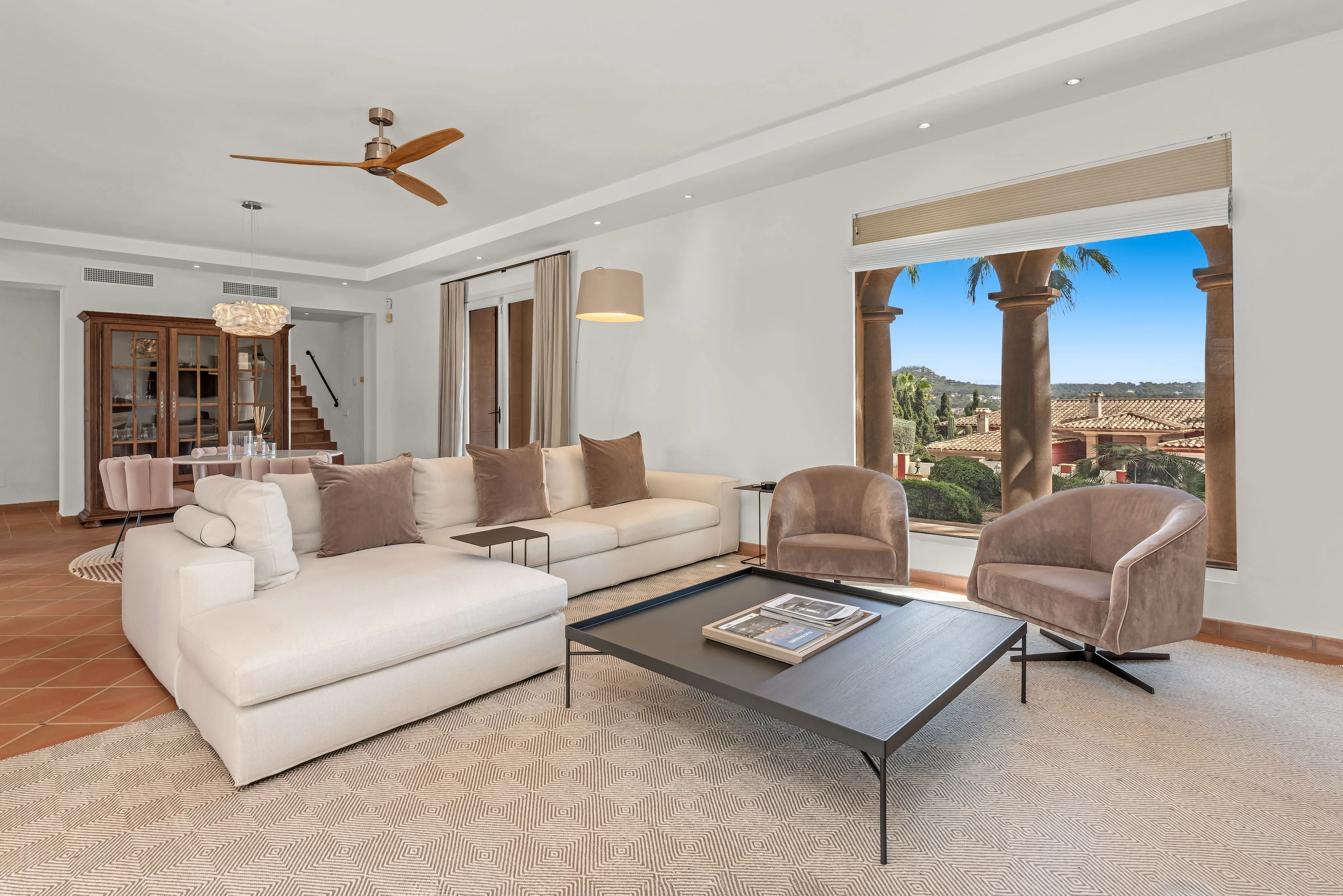 Elegancia mediterránea con piscina y vistas al mar en la exclusiva zona de Santa Ponsa-5