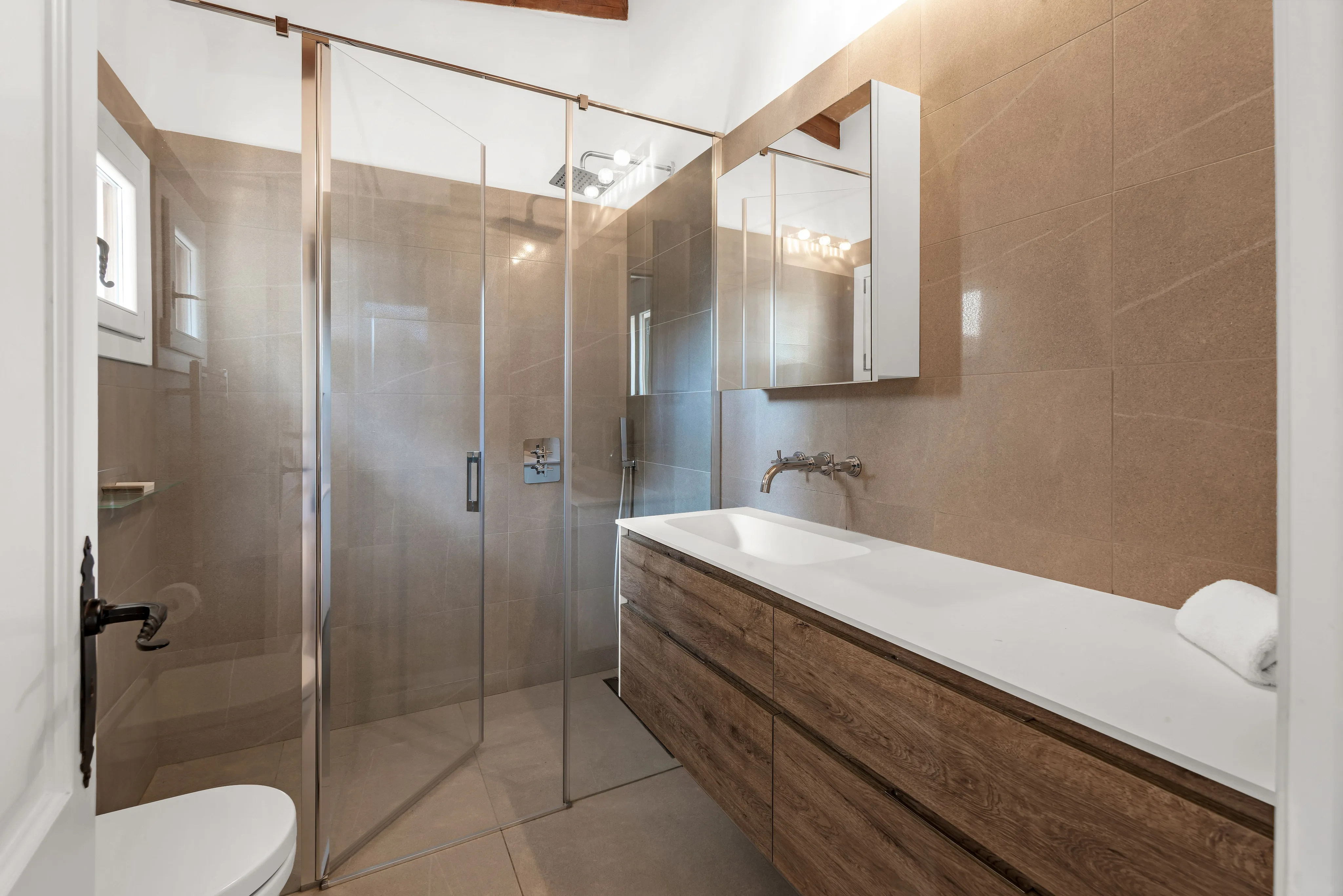 Elegancia mediterránea con piscina y vistas al mar en la exclusiva zona de Santa Ponsa-15