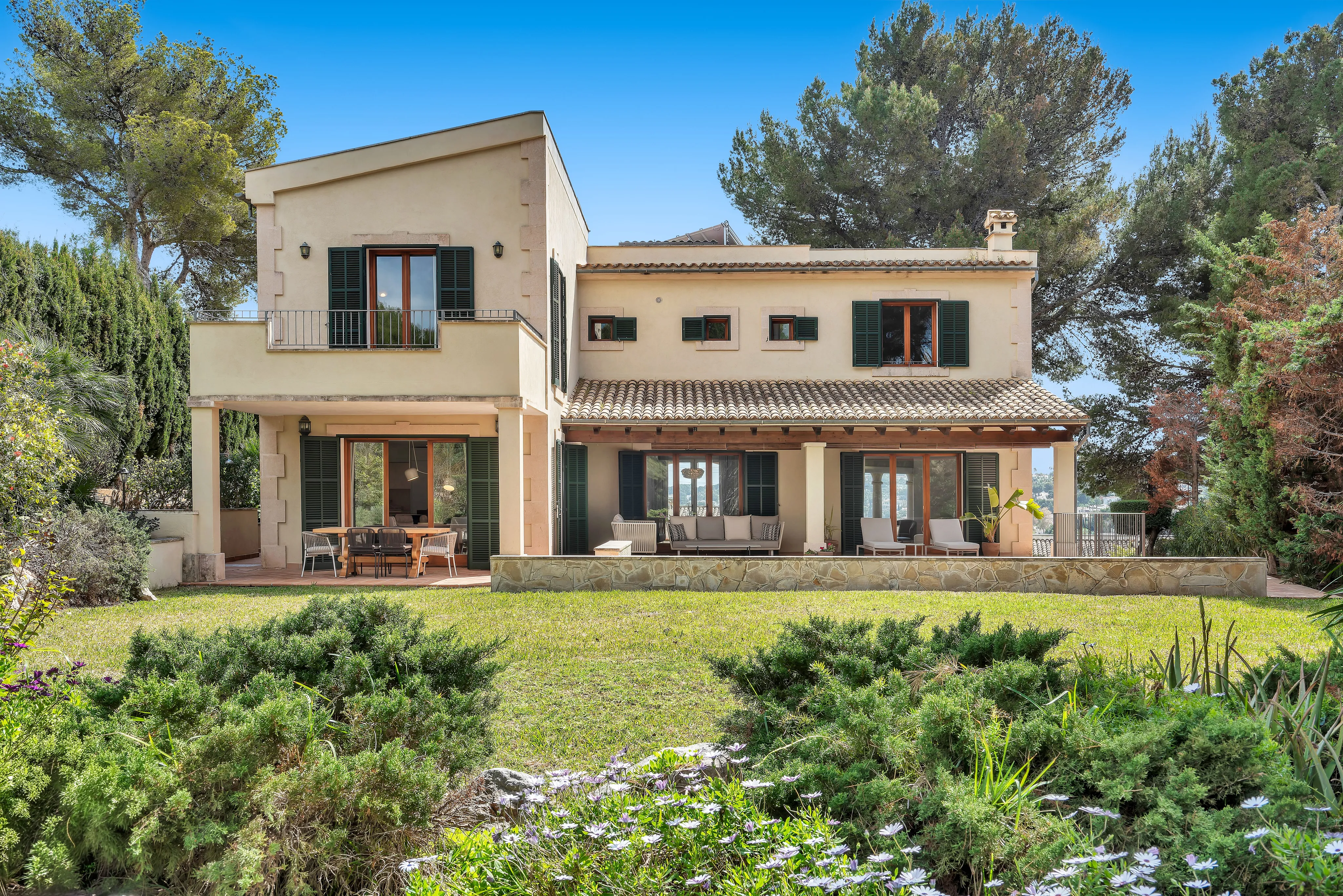 Mediterrane elegantie met zwembad en uitzicht op zee in exclusief Santa Ponsa-2