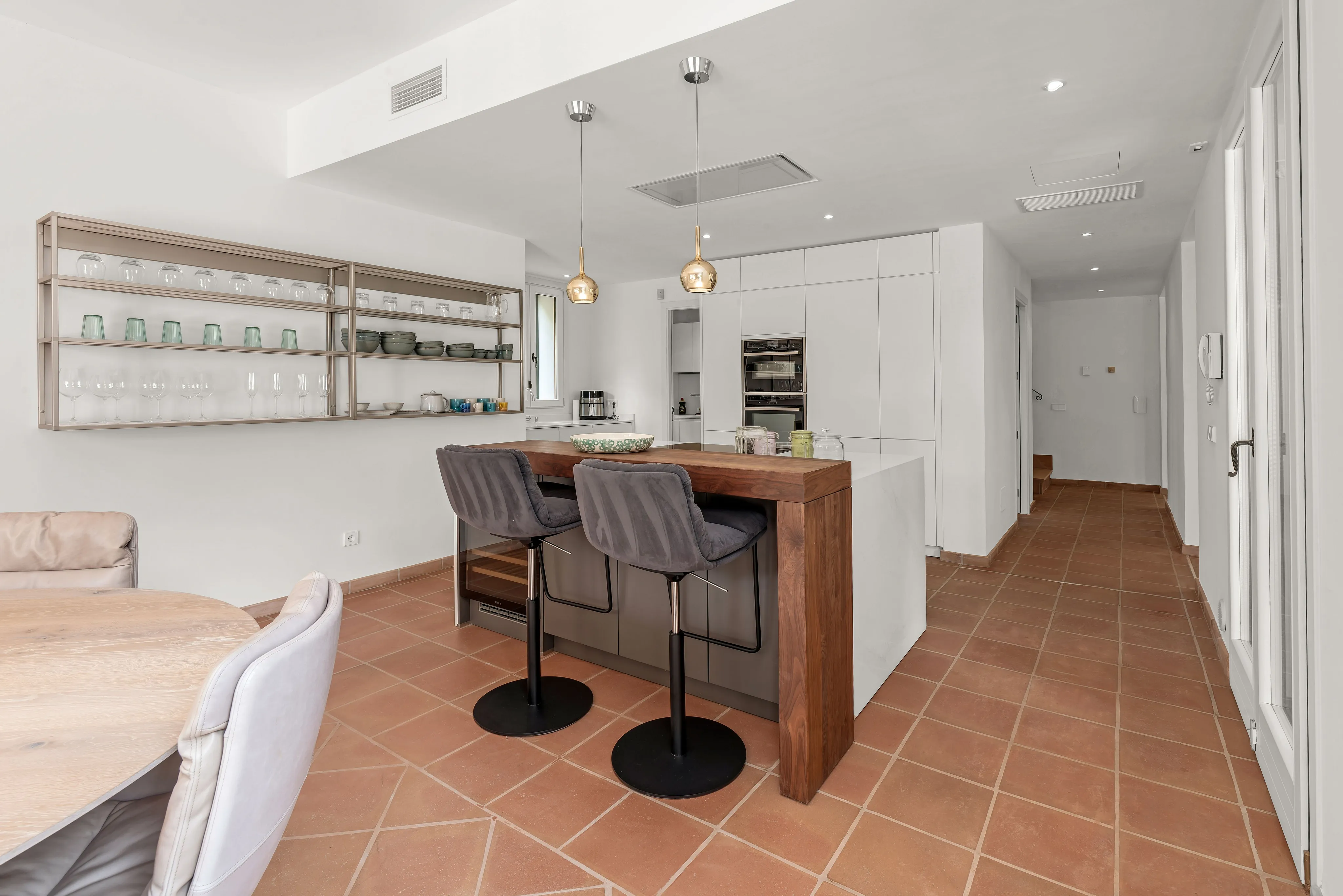 Mediterrane elegantie met zwembad en uitzicht op zee in exclusief Santa Ponsa-8