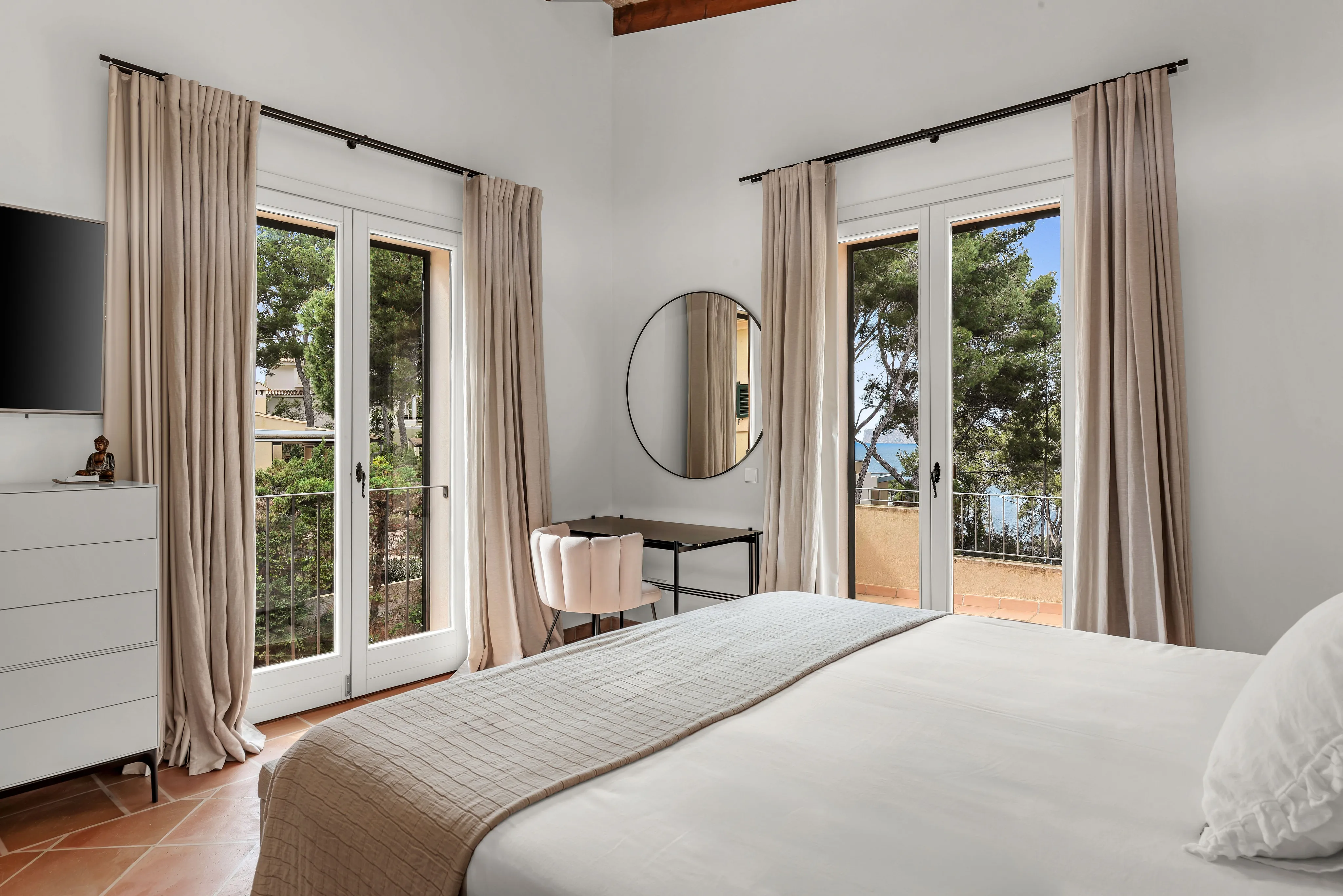 Mediterrane elegantie met zwembad en uitzicht op zee in exclusief Santa Ponsa-15