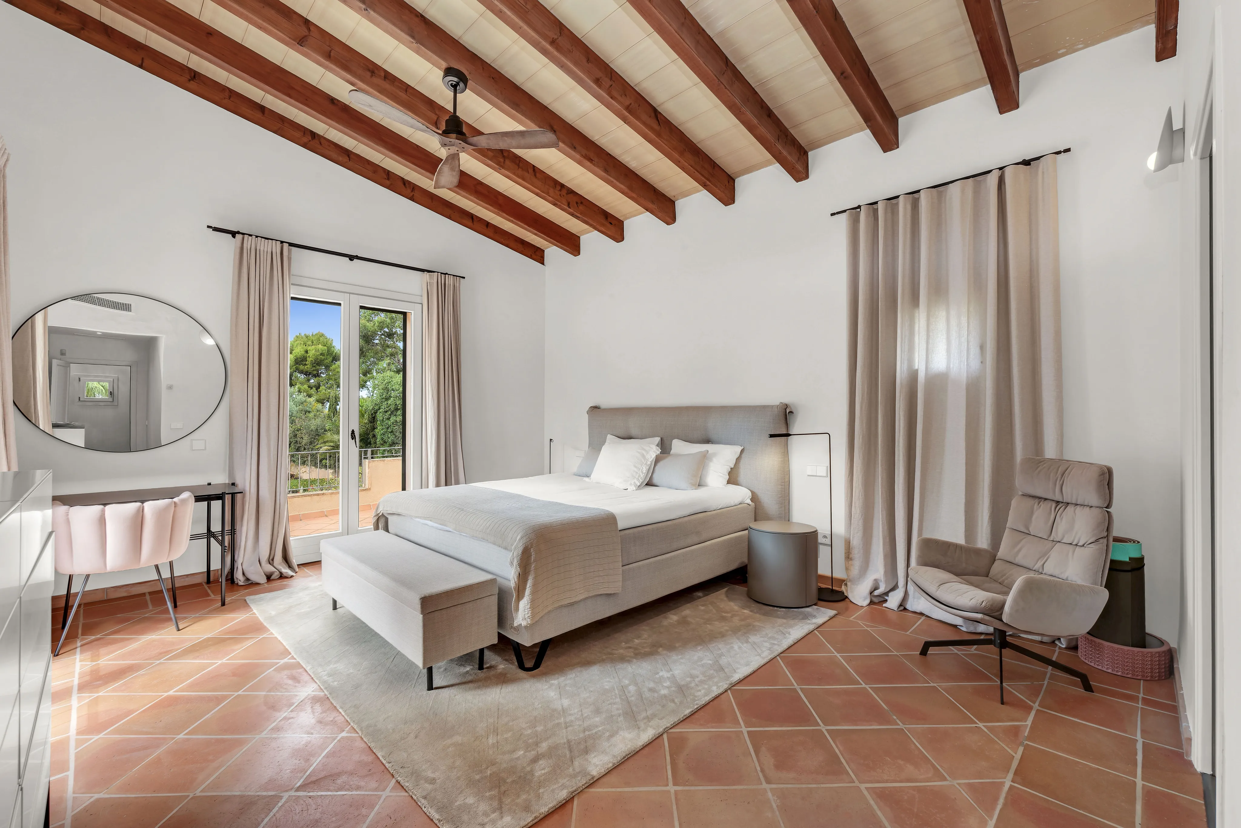 Mediterrane elegantie met zwembad en uitzicht op zee in exclusief Santa Ponsa-11