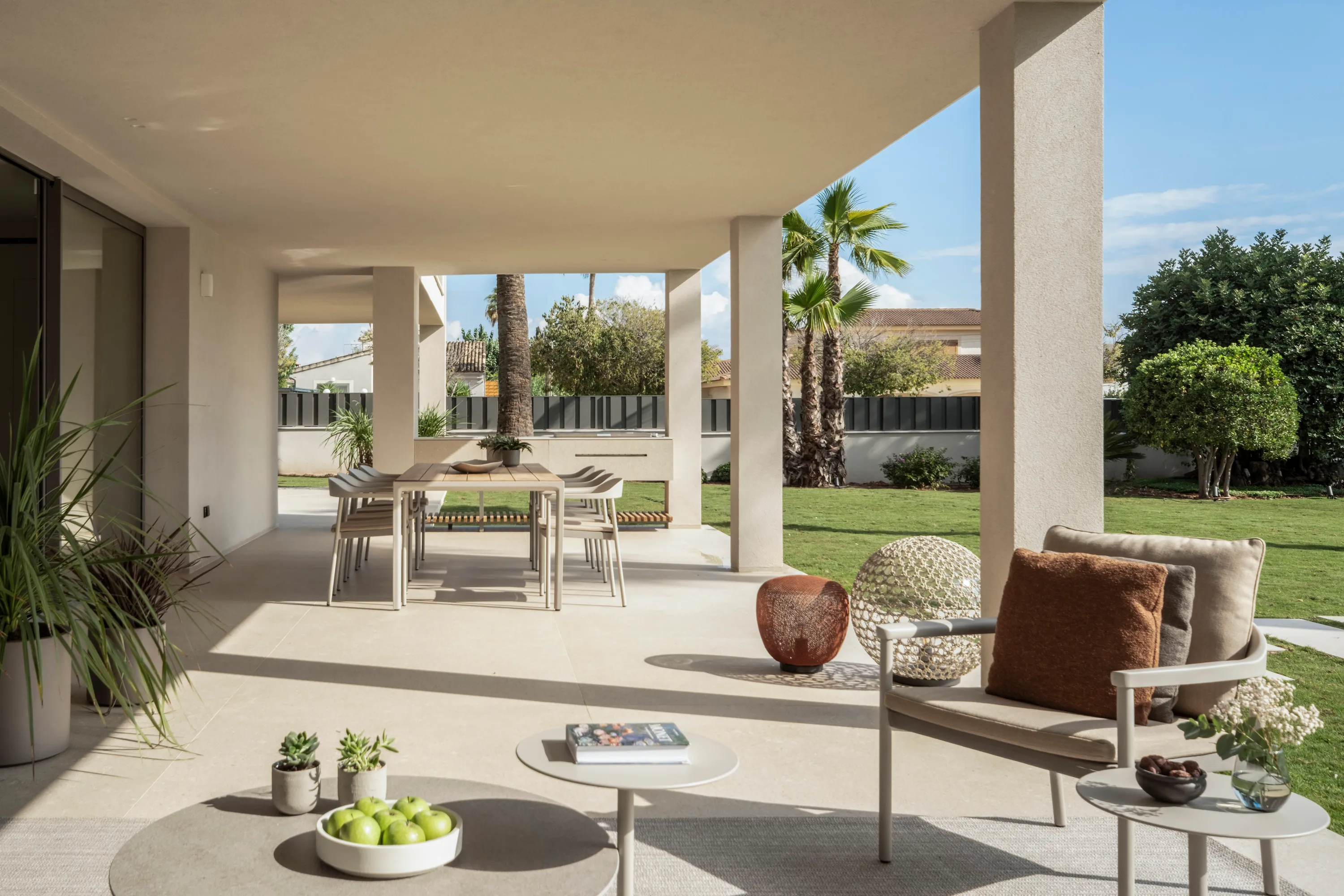 Elegante villa completamente renovada con amplio jardín-7