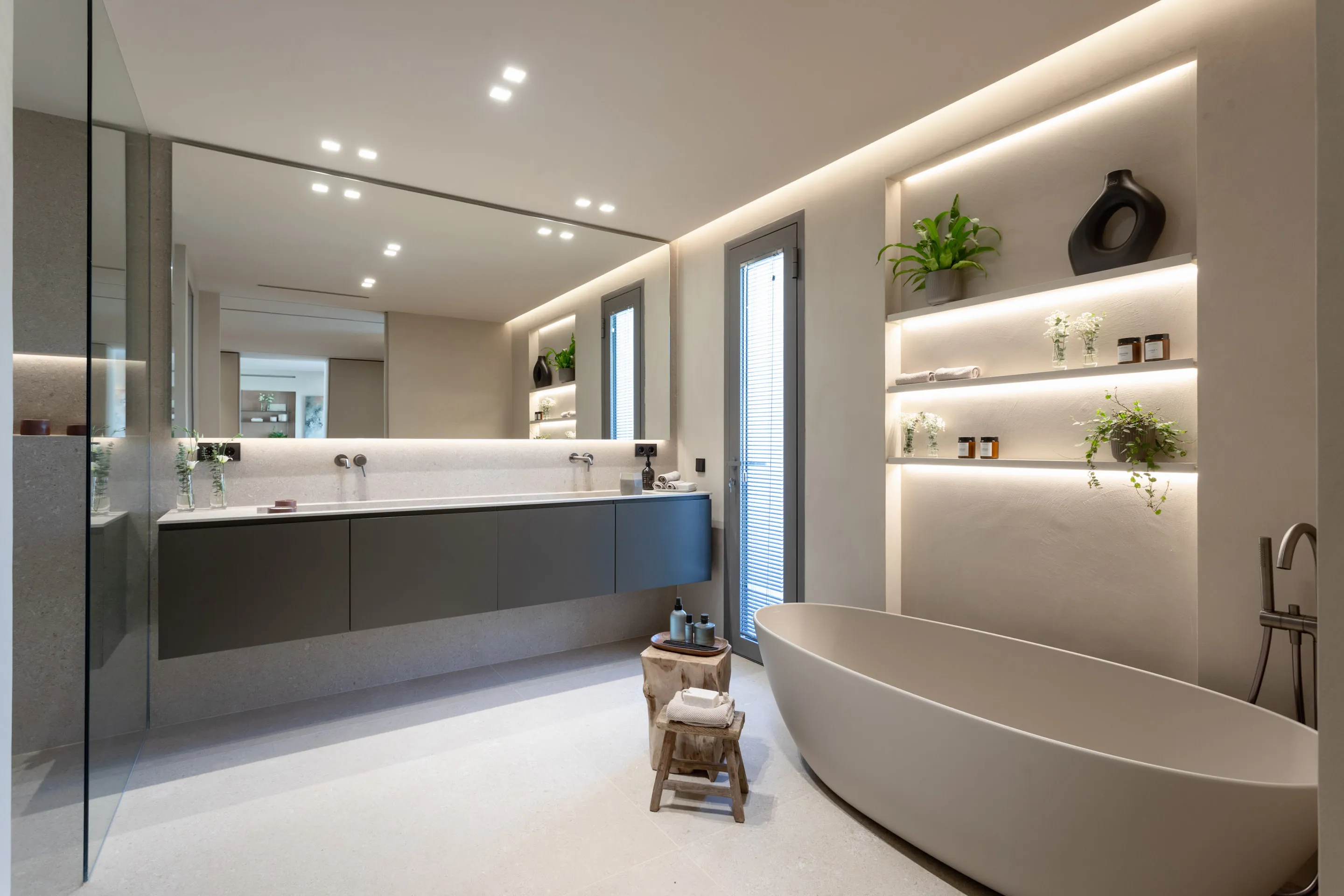 Stilfuld, totalrenoveret villa med stor have-15