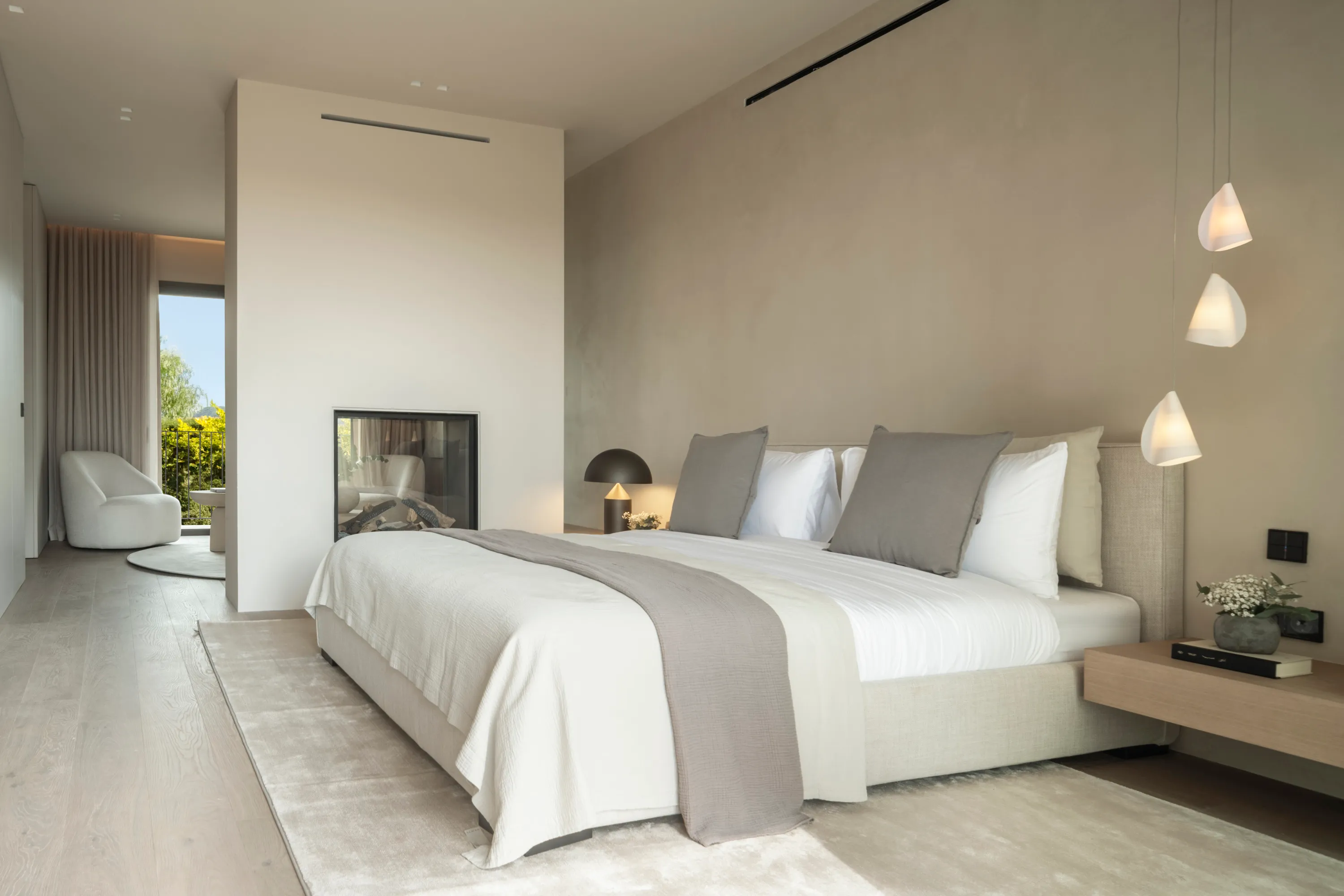 Elegante villa completamente renovada con amplio jardín-9