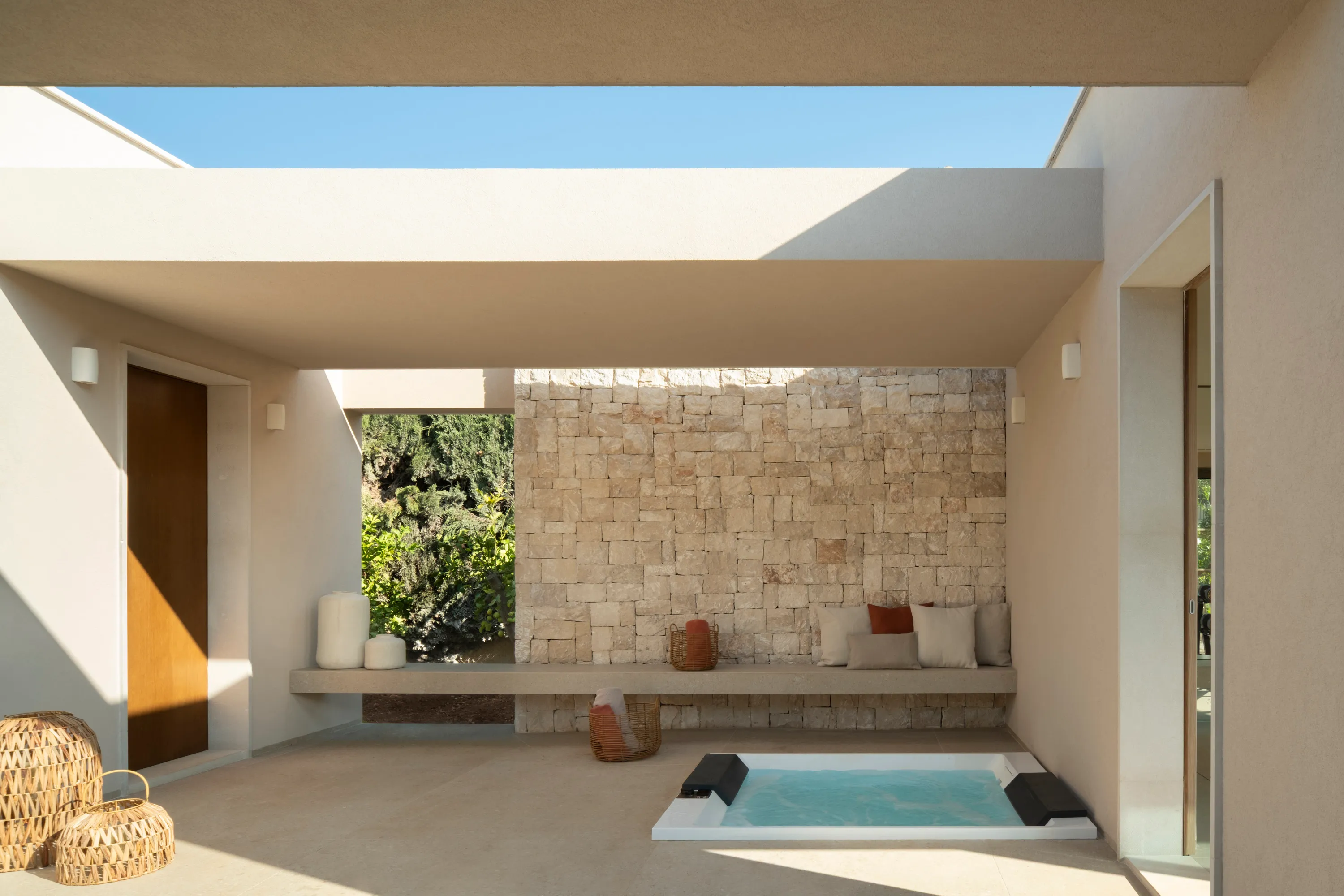 Elegante villa completamente renovada con amplio jardín-22