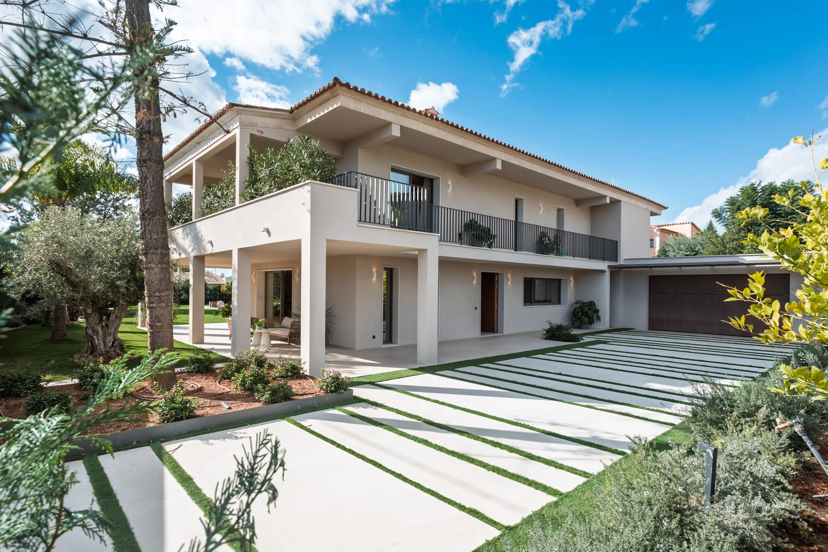 Stilfuld, totalrenoveret villa med stor have-25