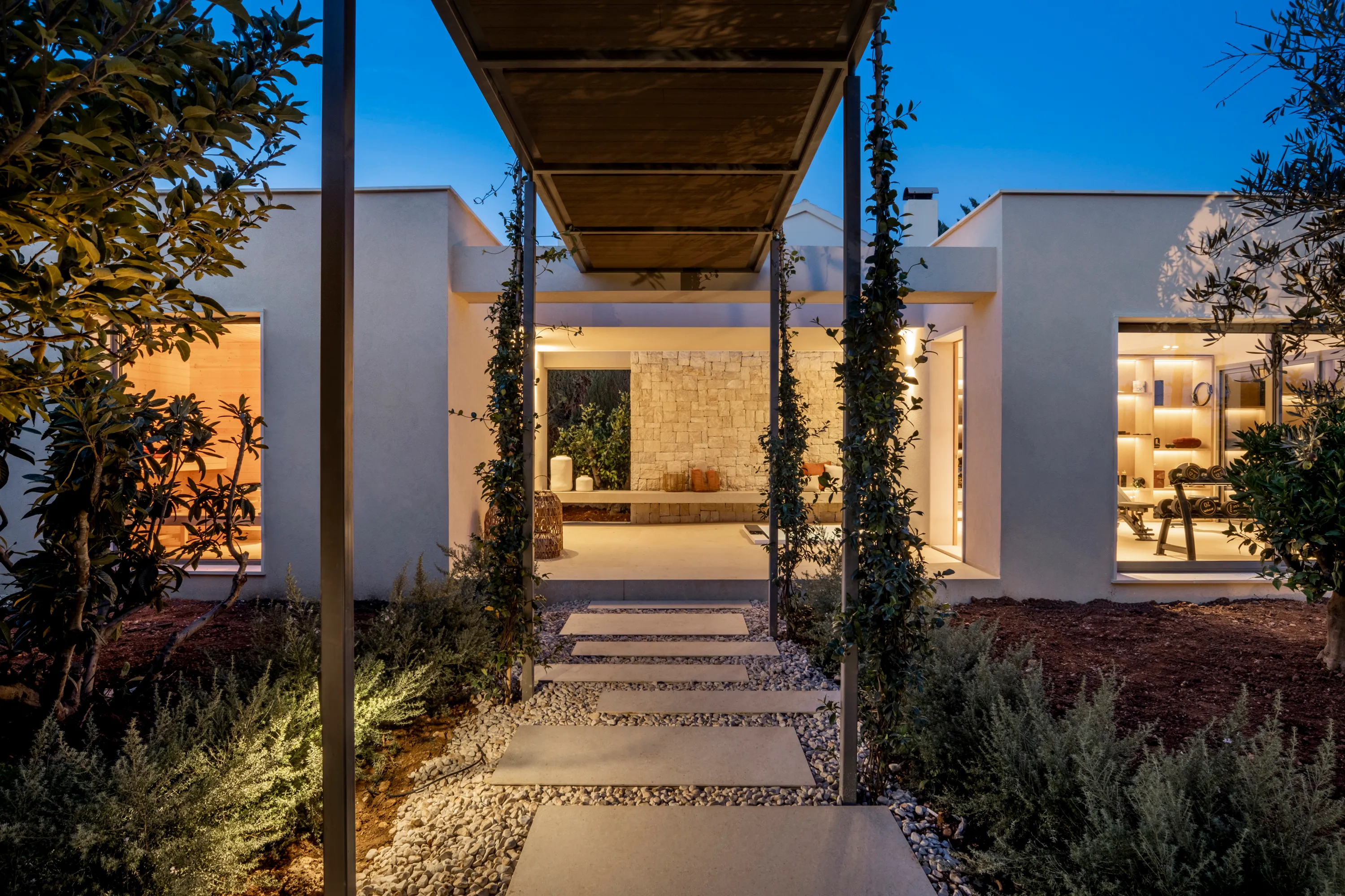 Elegante villa completamente renovada con amplio jardín-25