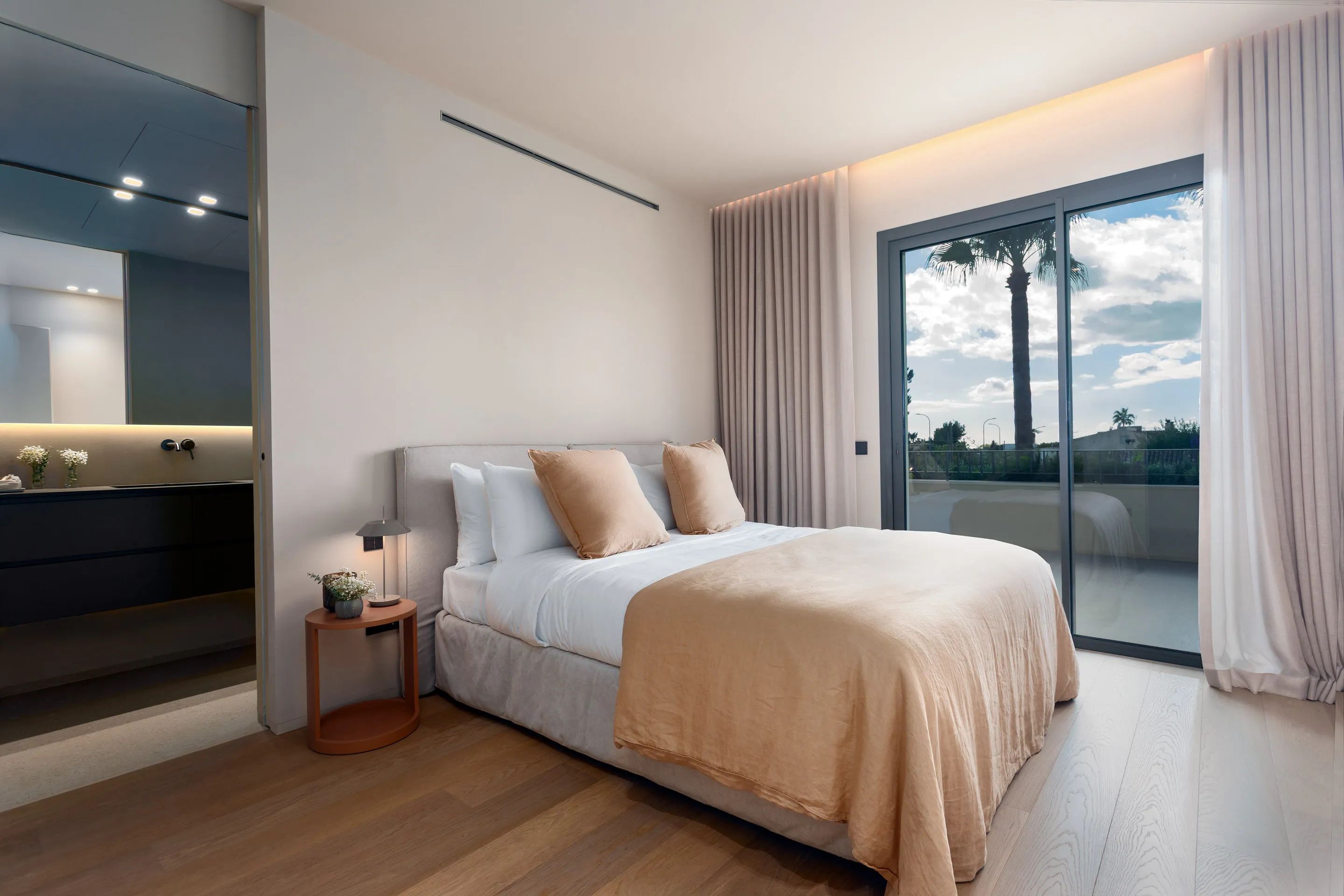 Stilfuld, totalrenoveret villa med stor have-22