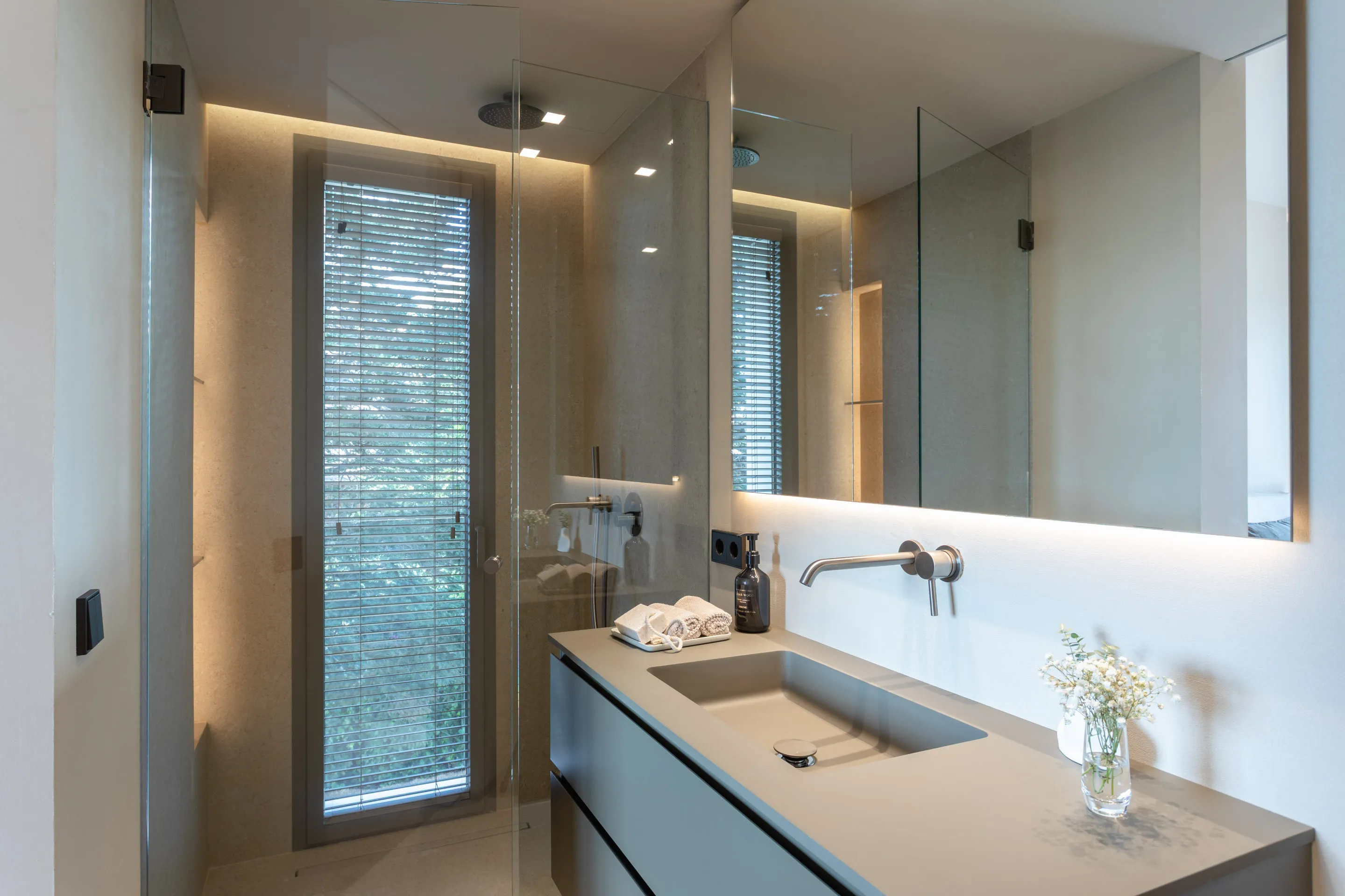 Stilfuld, totalrenoveret villa med stor have-20