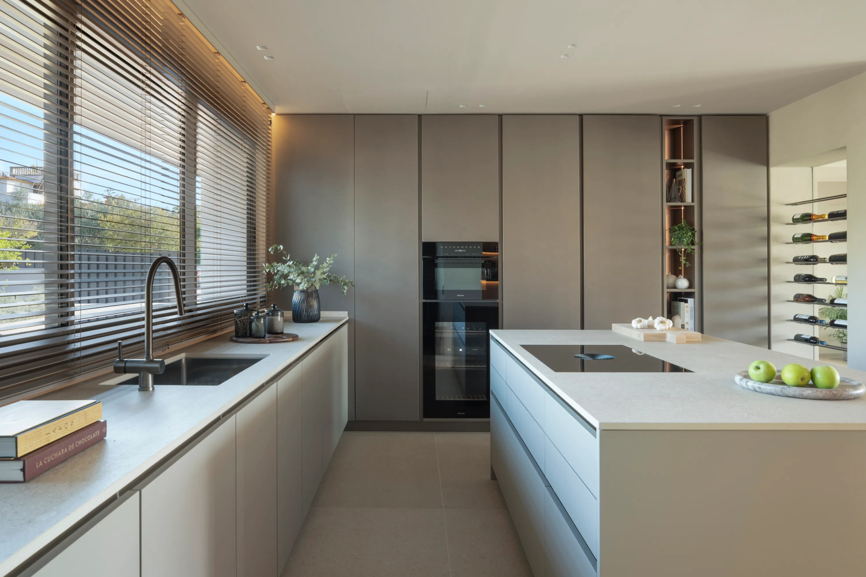 Elegante villa completamente renovada con amplio jardín-6