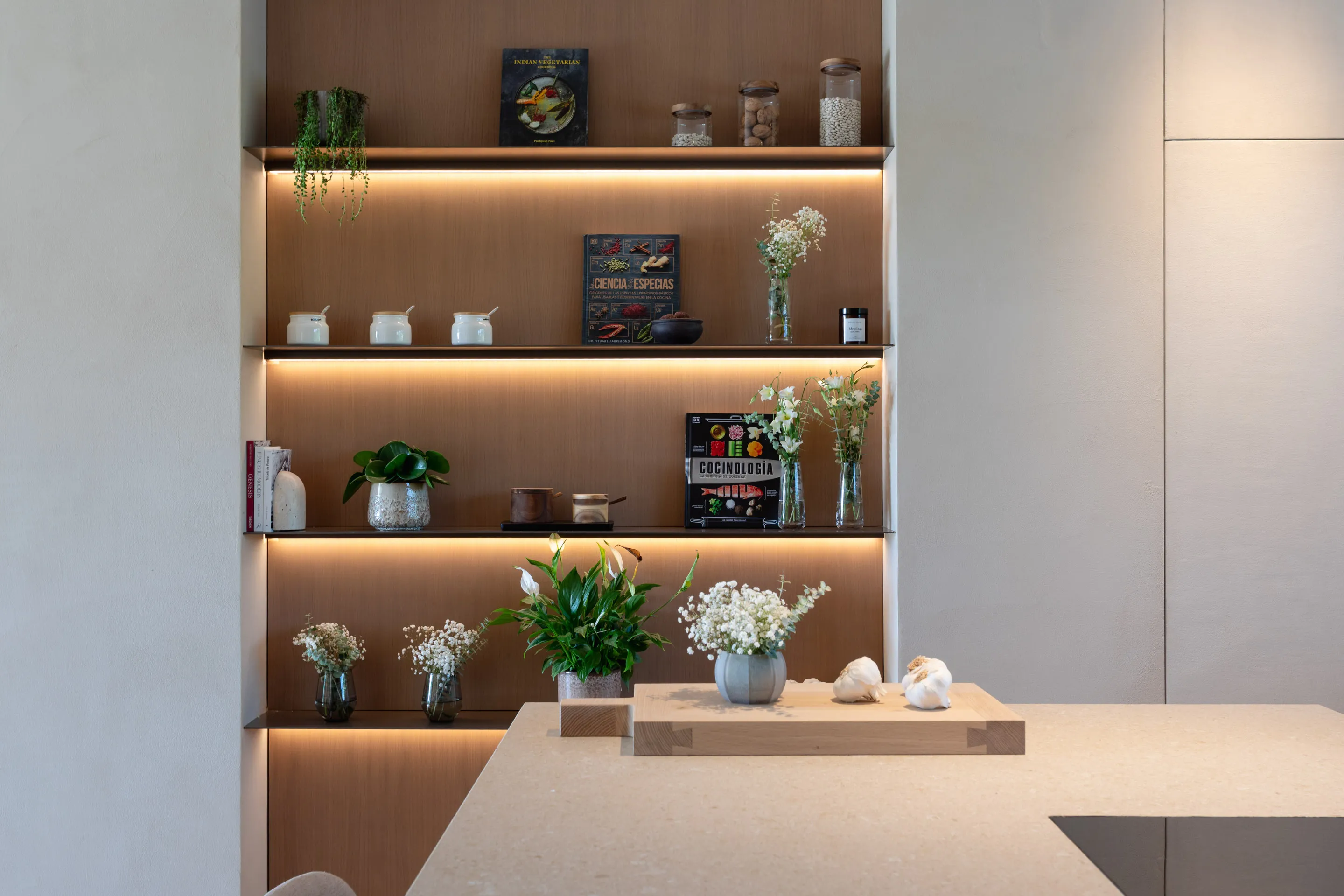 Stilfuld, totalrenoveret villa med stor have-8