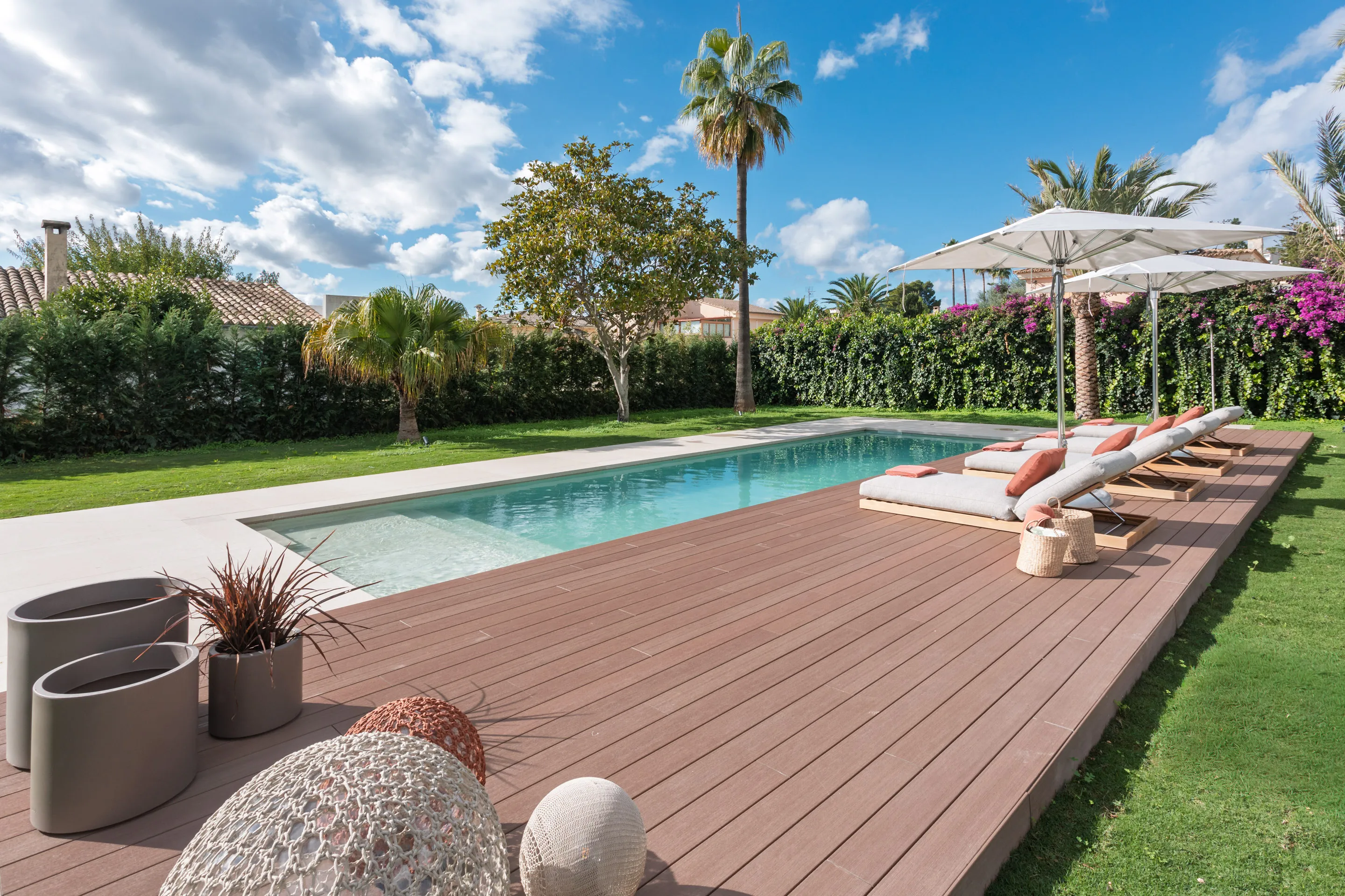 Stilfuld, totalrenoveret villa med stor have-2