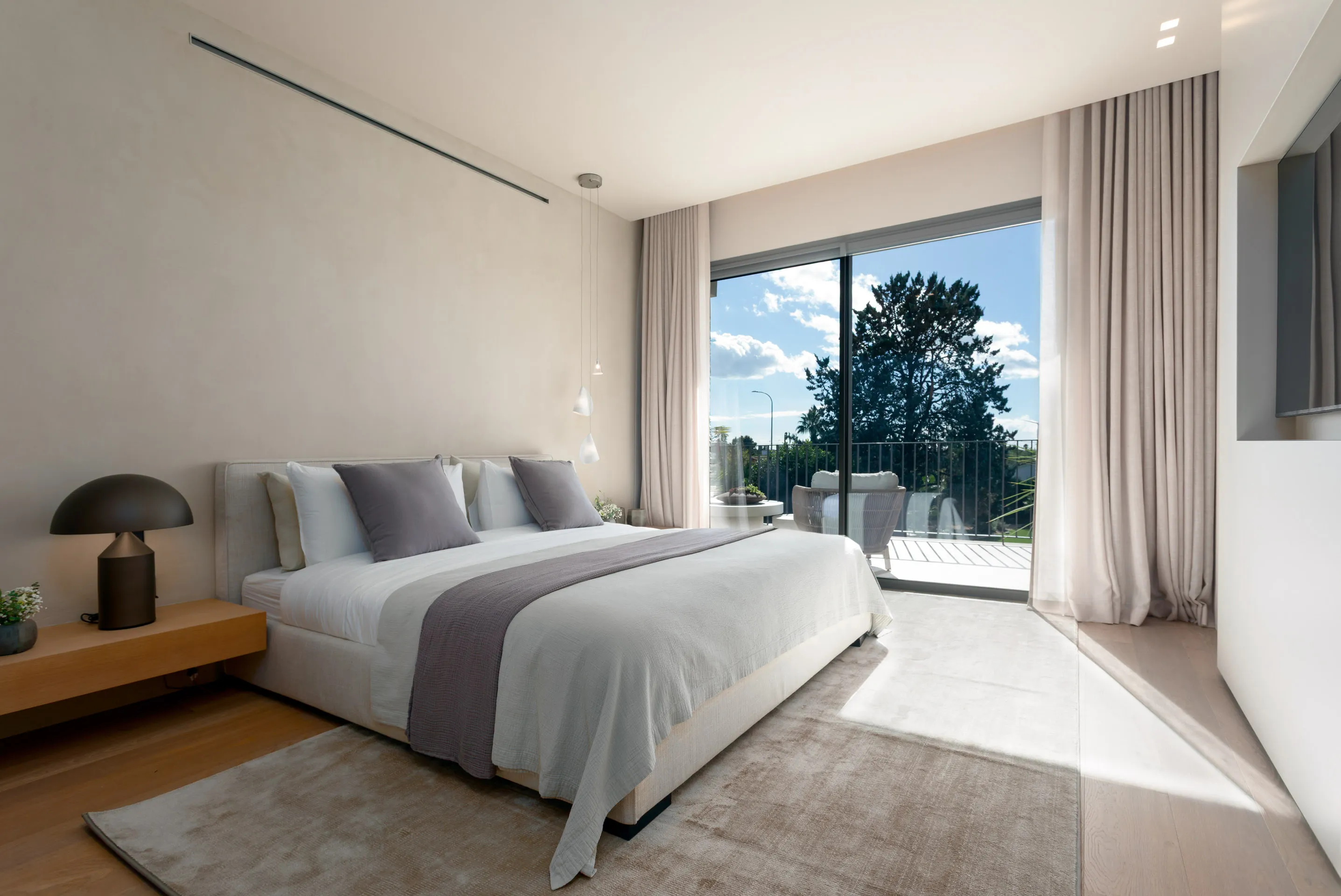 Stilfuld, totalrenoveret villa med stor have-11