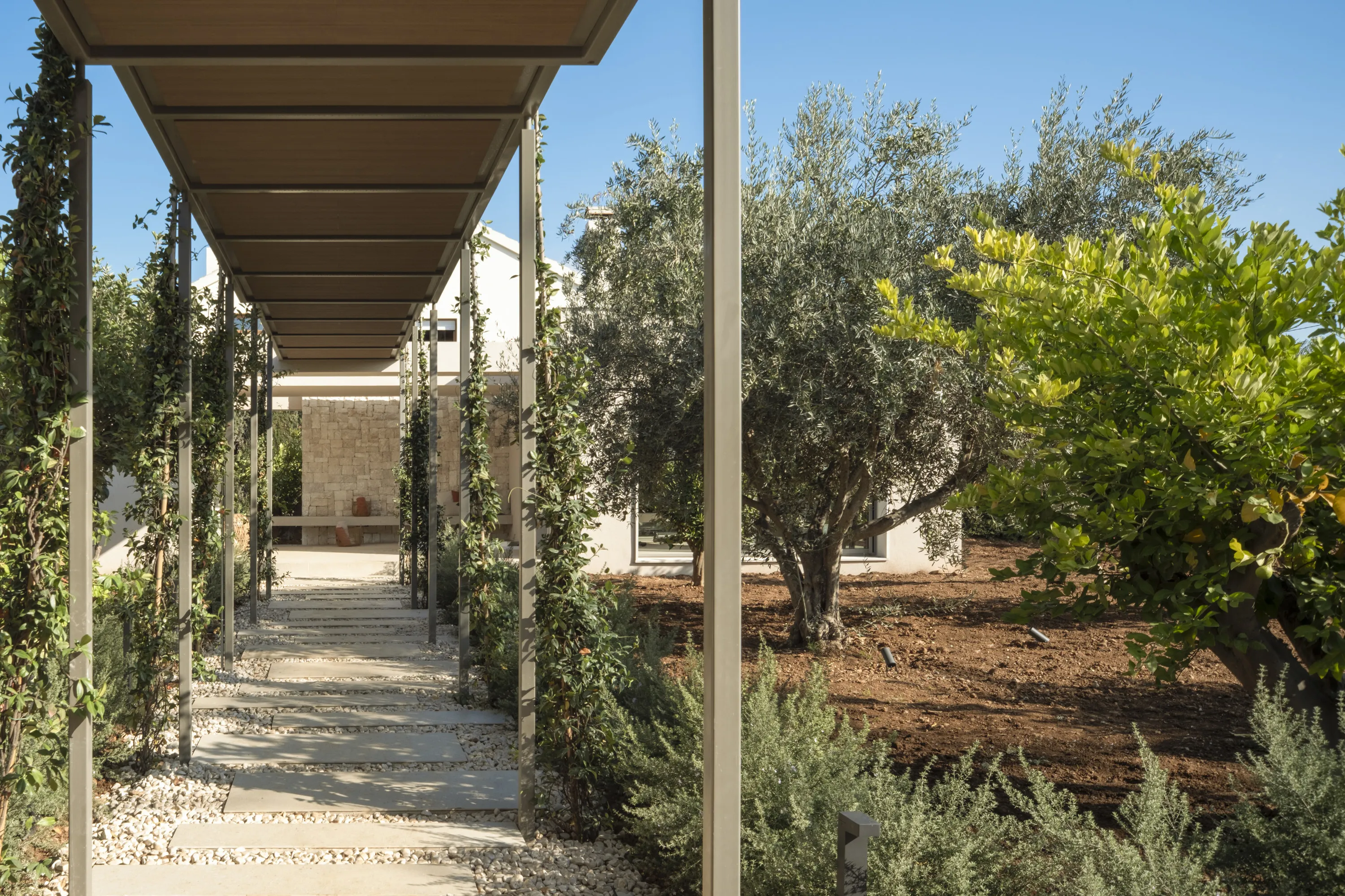 Stilfuld, totalrenoveret villa med stor have-28