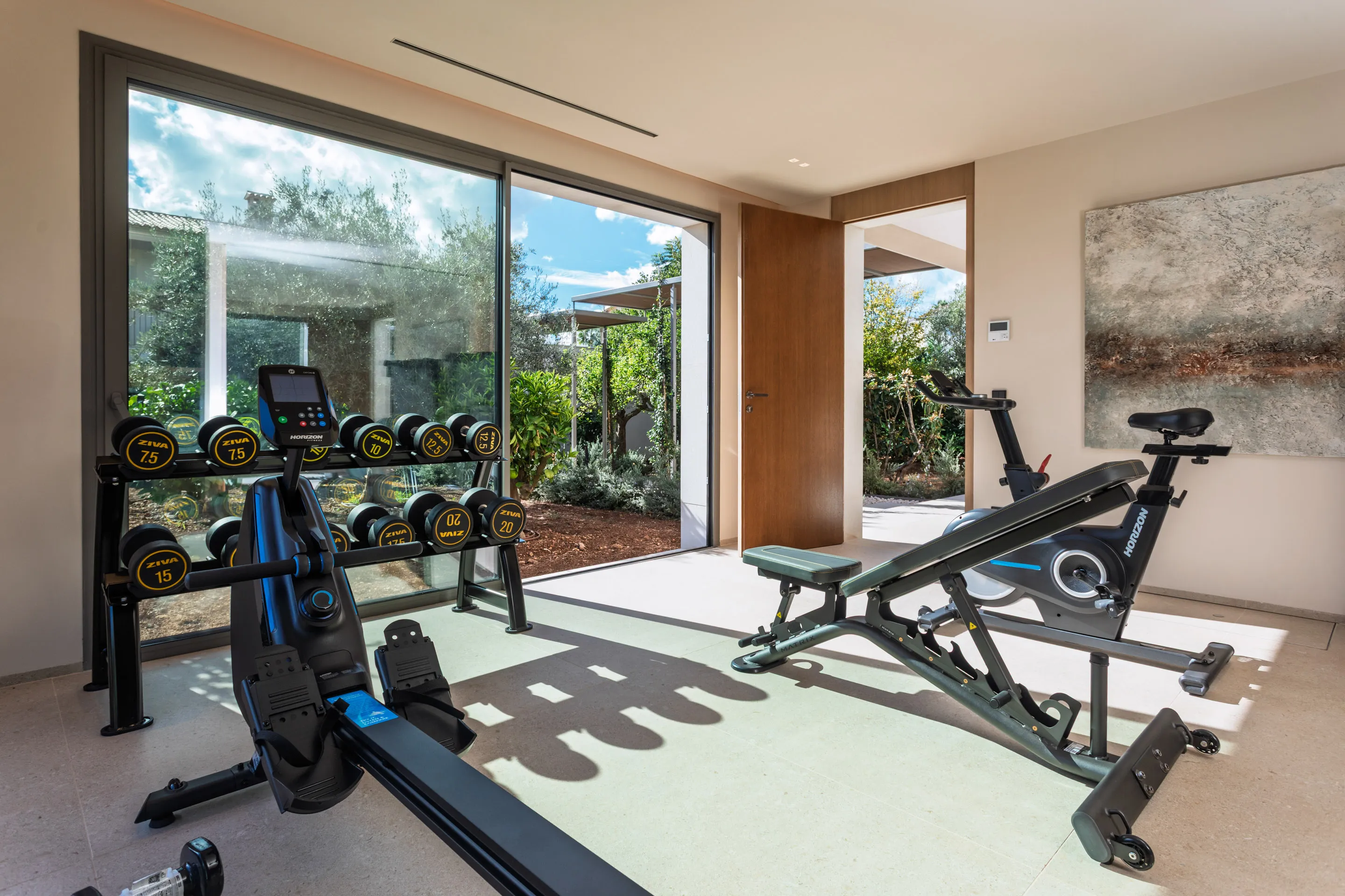 Stilfuld, totalrenoveret villa med stor have-18