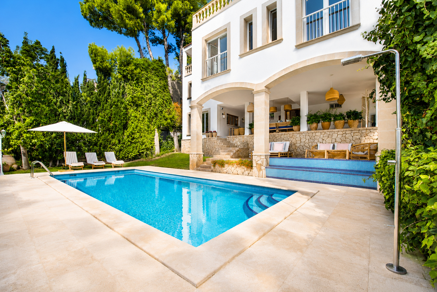 Mediterranean elegance with golf & sea views in exclusive Cas Català