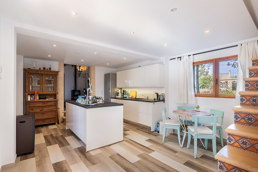 Pequeña finca renovada con cariño-8