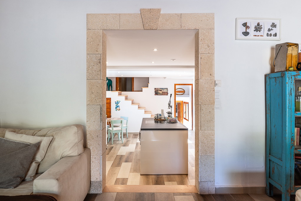 Pequeña finca renovada con cariño-7