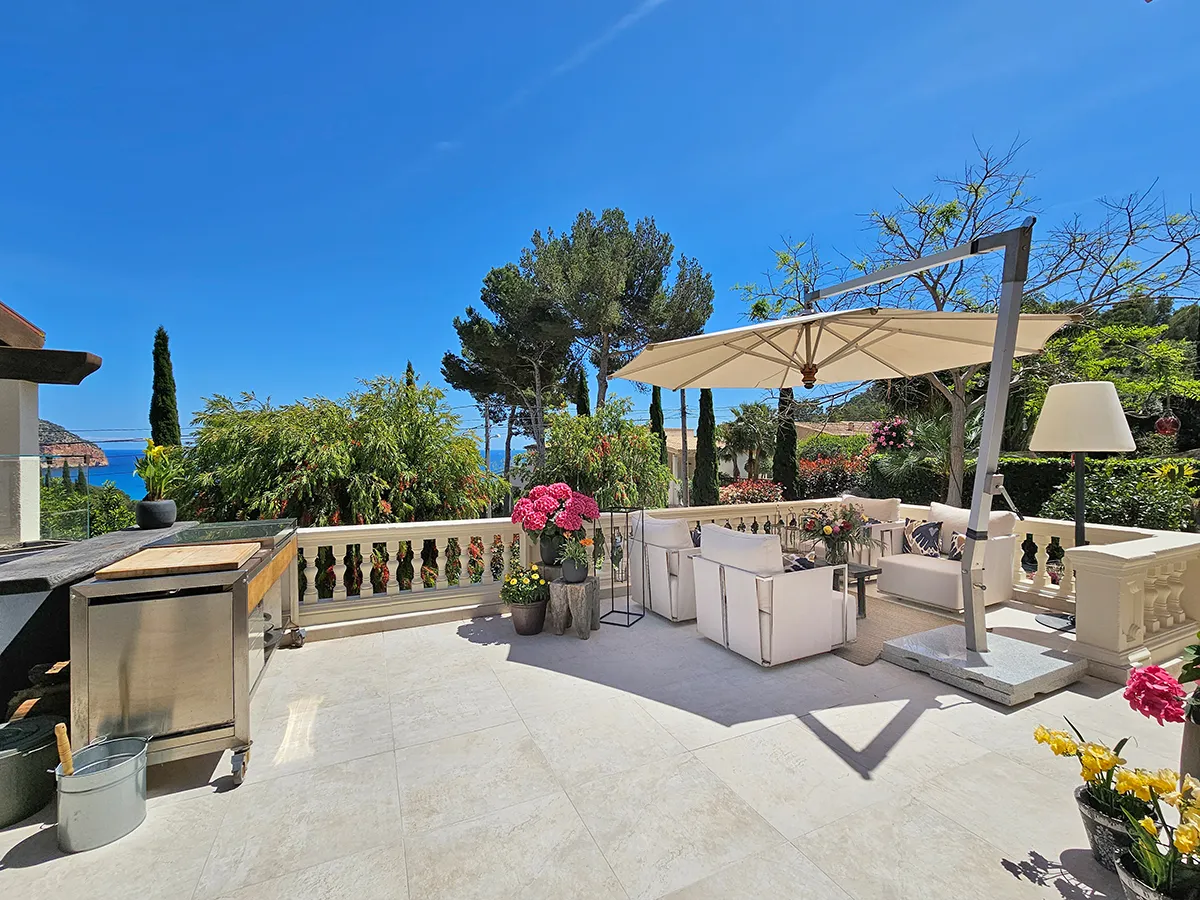 Propiedad de alta calidad con espaciosa casa de piscina, vistas al mar y parcela edificable adicional en Canyamel-5