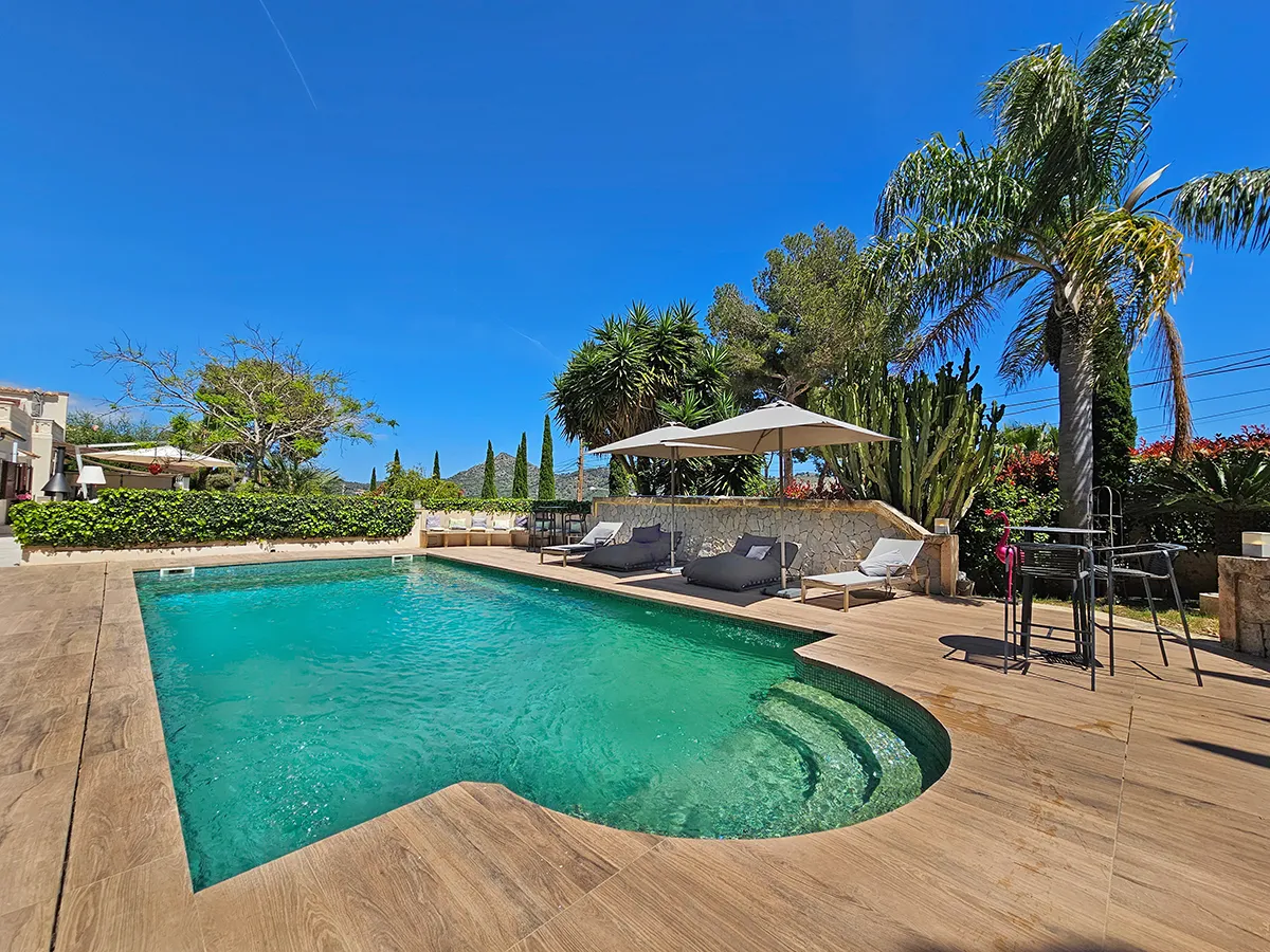 High-end villa with sea view and additional building plot in Canyamel-4