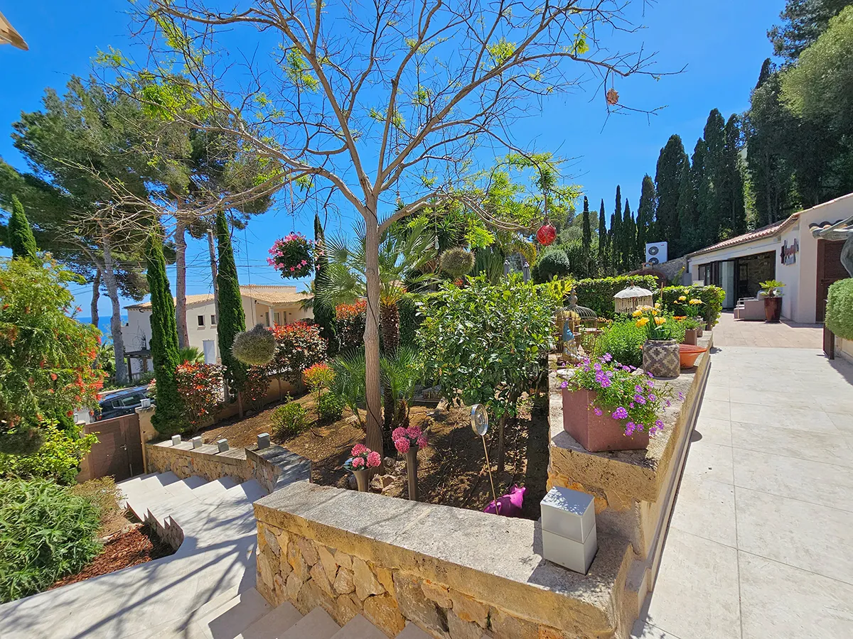 High-end villa with sea view and additional building plot in Canyamel-12