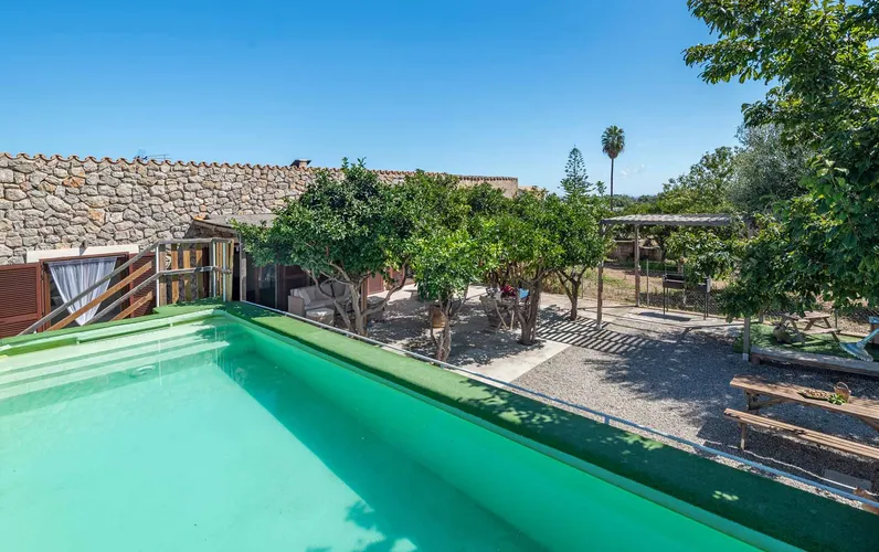 Urocza finca z licencją wakacyjną w Campanet