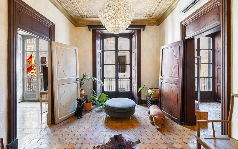 Bezauberndes Duplex mit Balkon und Weinkeller