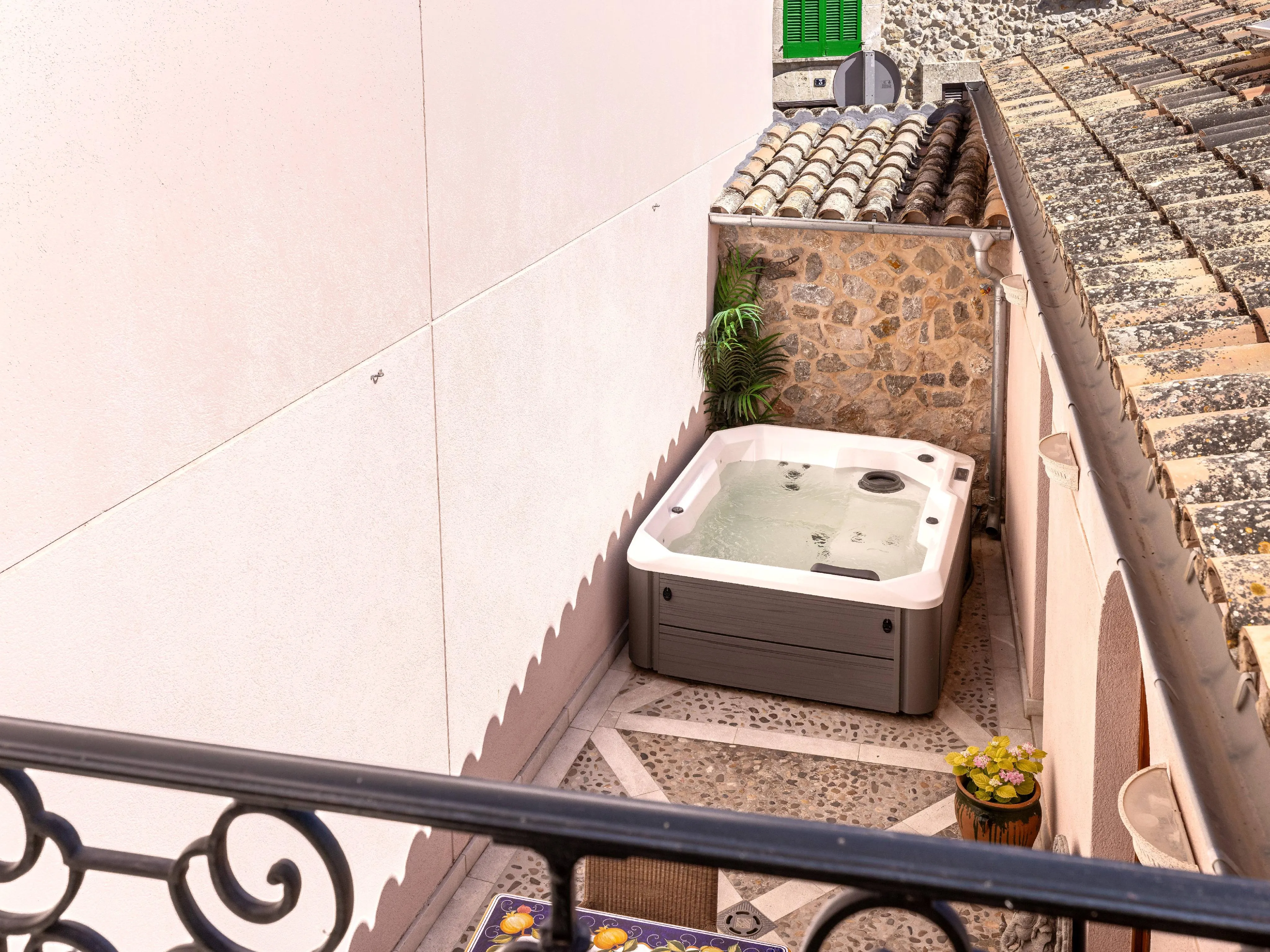 Landsbyhus i Calvia med 3 lejligheder-9