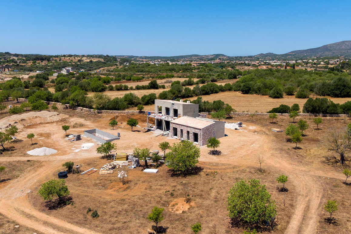 Una casa de pagès moderna i de nova construcció al nord-est de Mallorca
