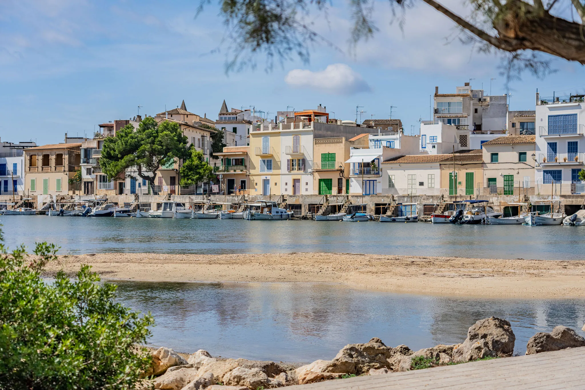 Charmant vissershuis aan het water in Portocolom-2
