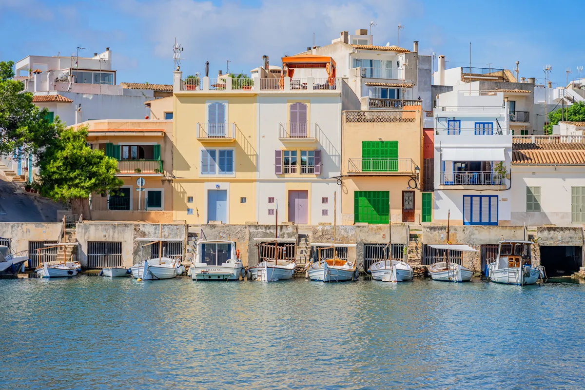 Charmerende fiskerhus ved vandet i Portocolom-1